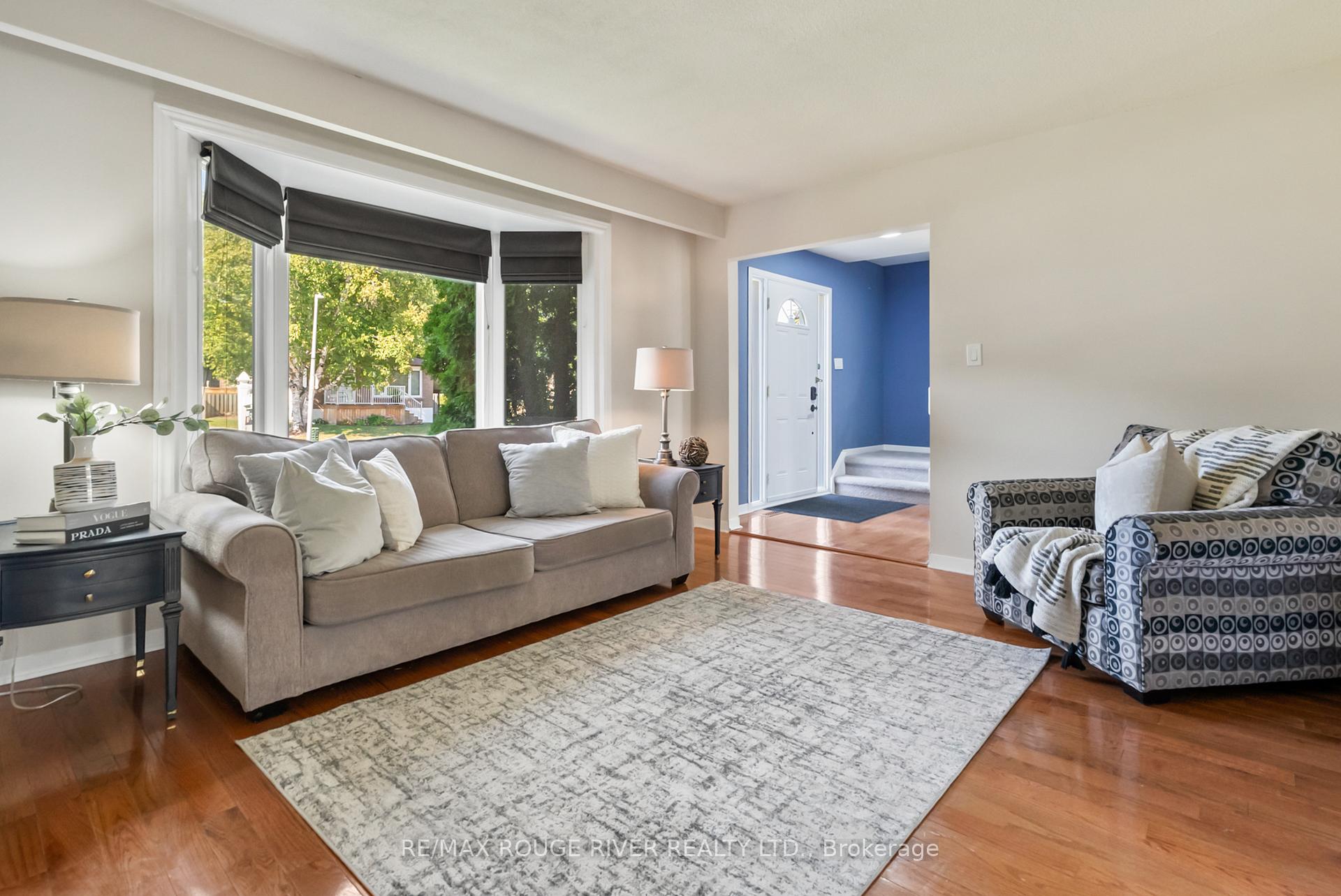 Photo 14 of 19 Vanstone Court, Clarington, Bowmanville — HOMEH