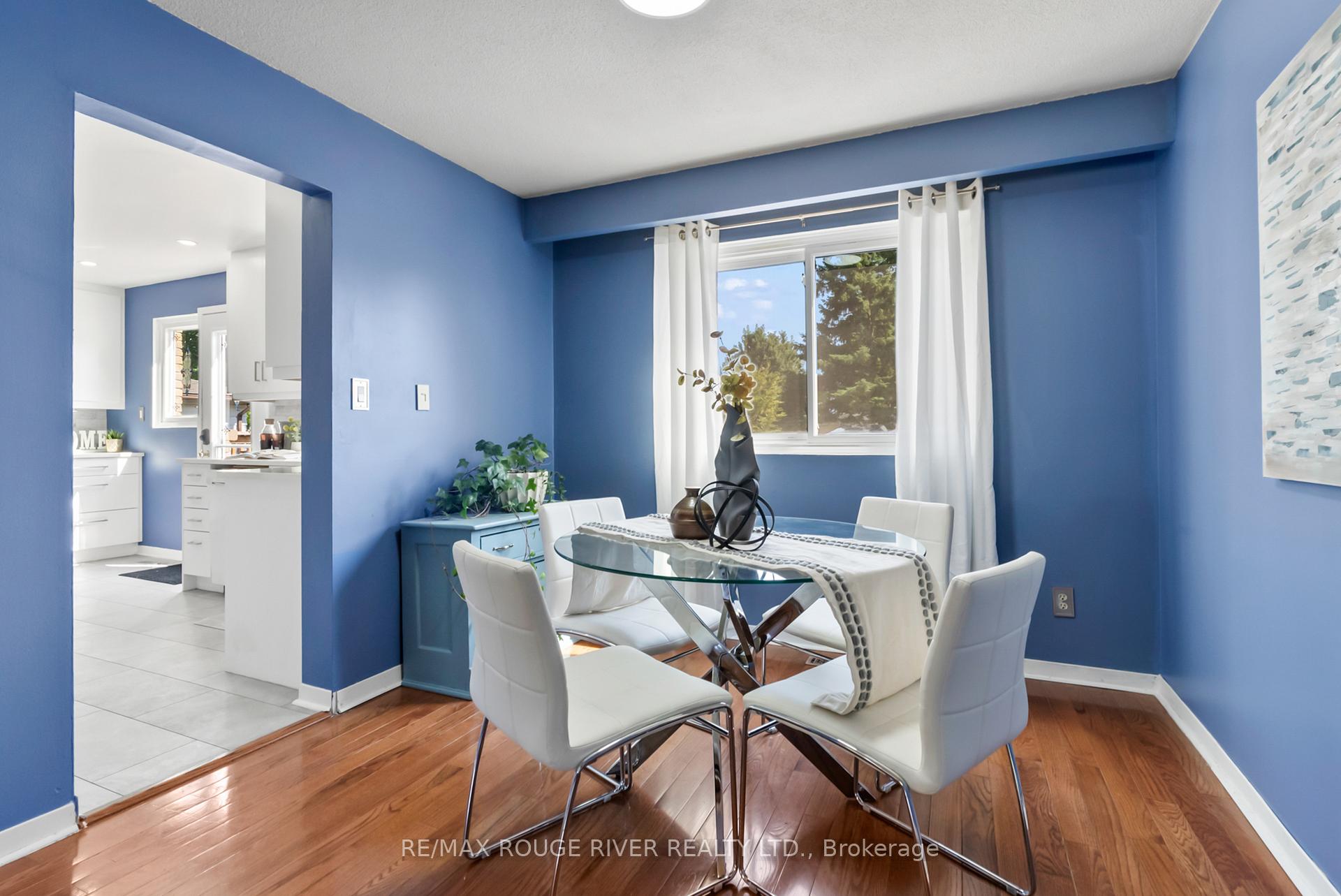 Photo 4 of 19 Vanstone Court, Clarington, Bowmanville — HOMEH