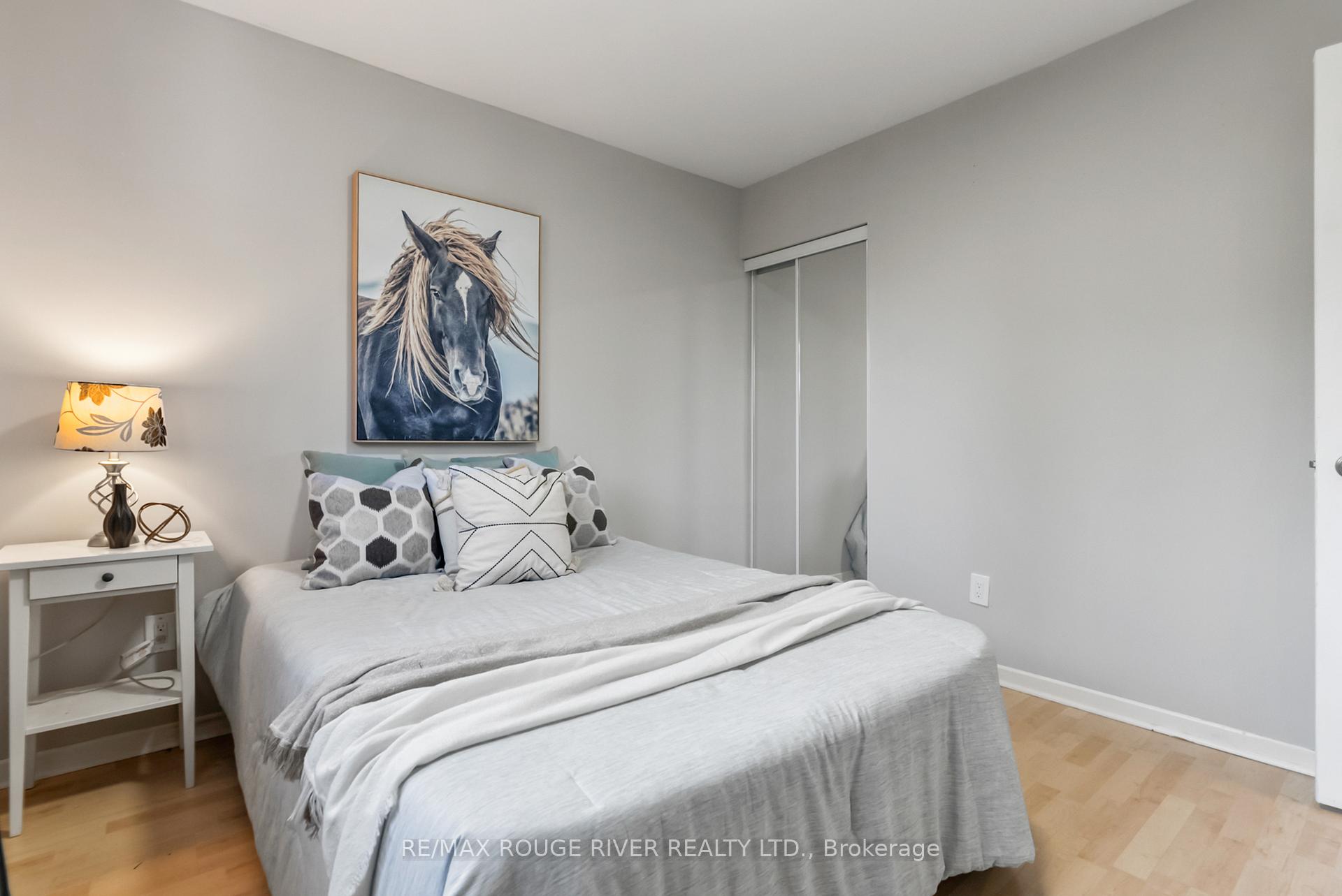 Photo 8 of 19 Vanstone Court, Clarington, Bowmanville — HOMEH