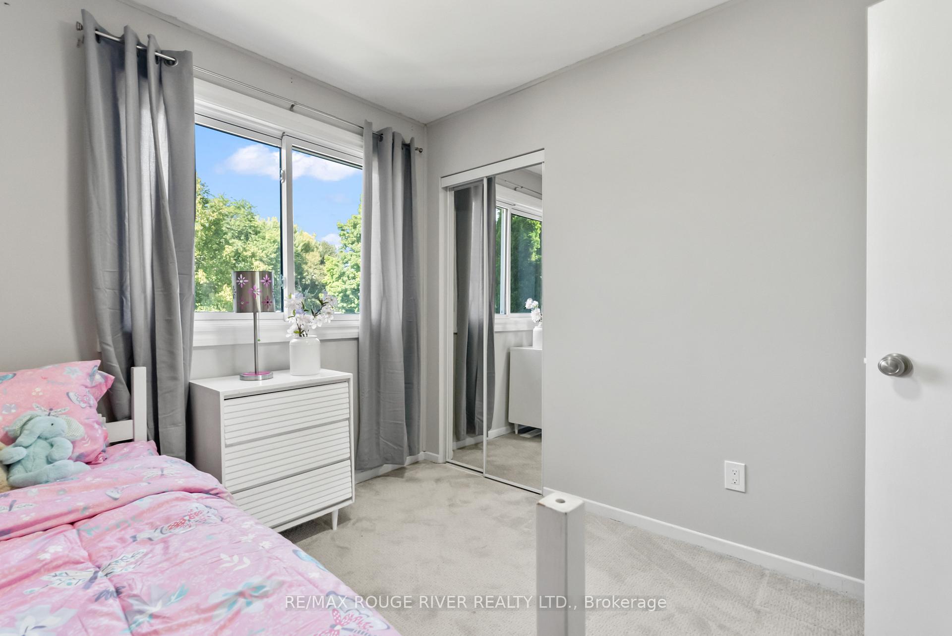 Photo 20 of 19 Vanstone Court, Clarington, Bowmanville — HOMEH