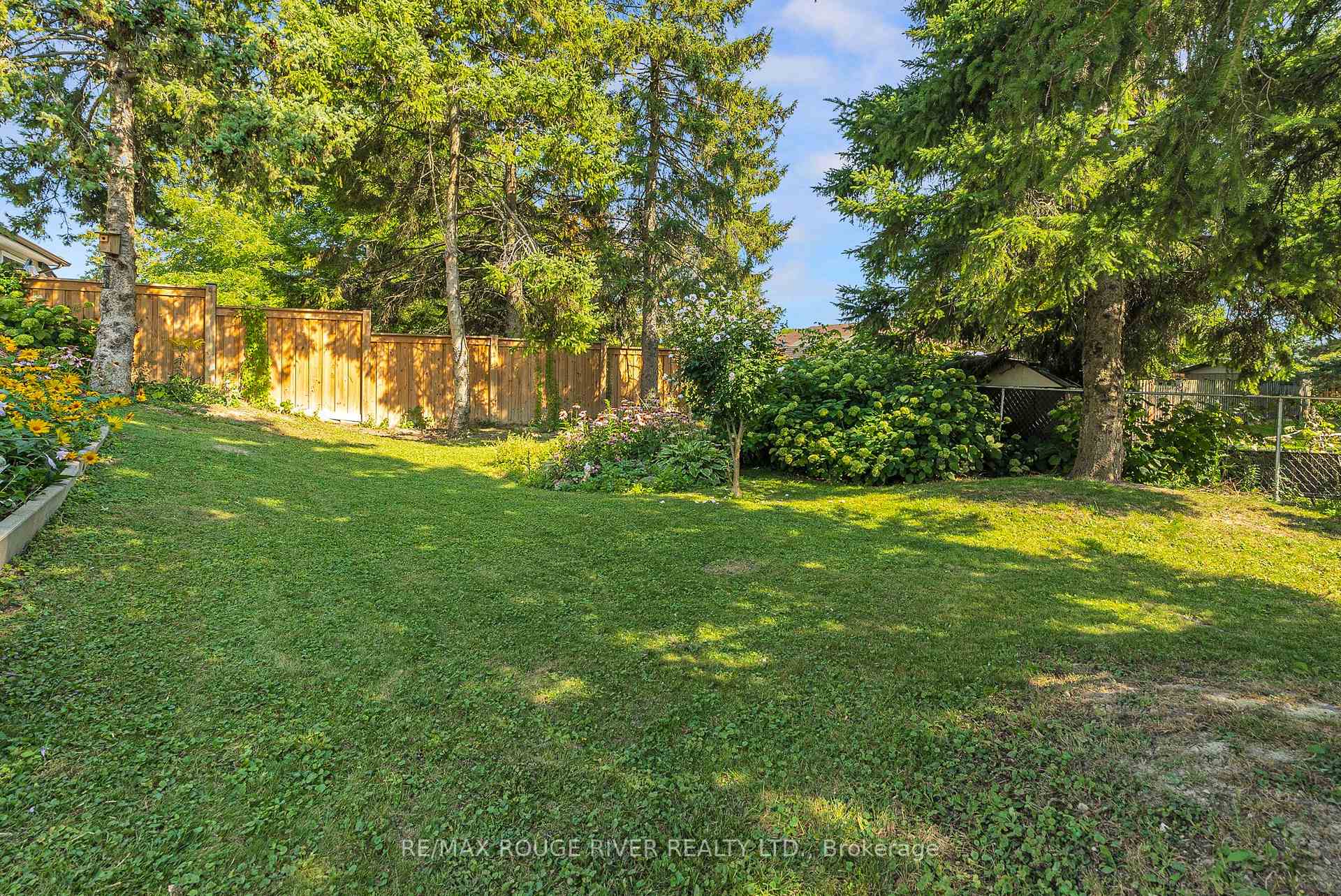 Photo 31 of 19 Vanstone Court, Clarington, Bowmanville — HOMEH