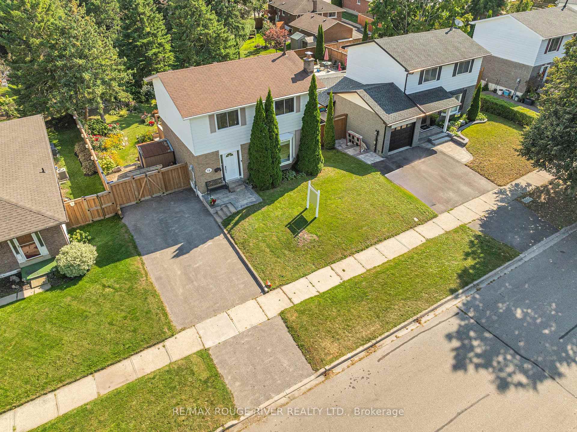 Photo 34 of 19 Vanstone Court, Clarington, Bowmanville — HOMEH