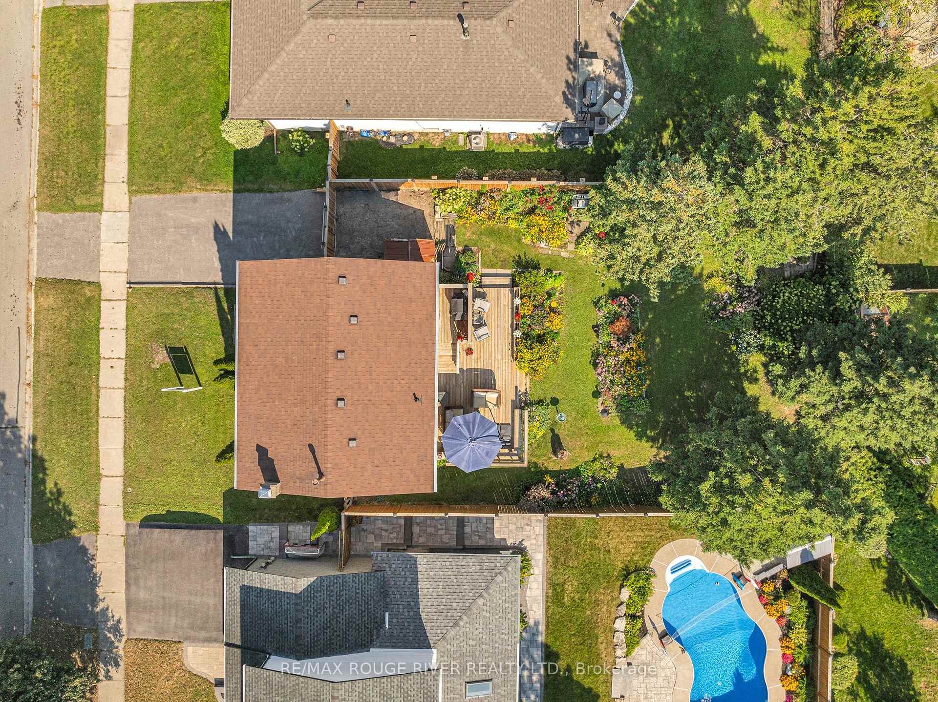 Photo 33 of 19 Vanstone Court, Clarington, Bowmanville — HOMEH