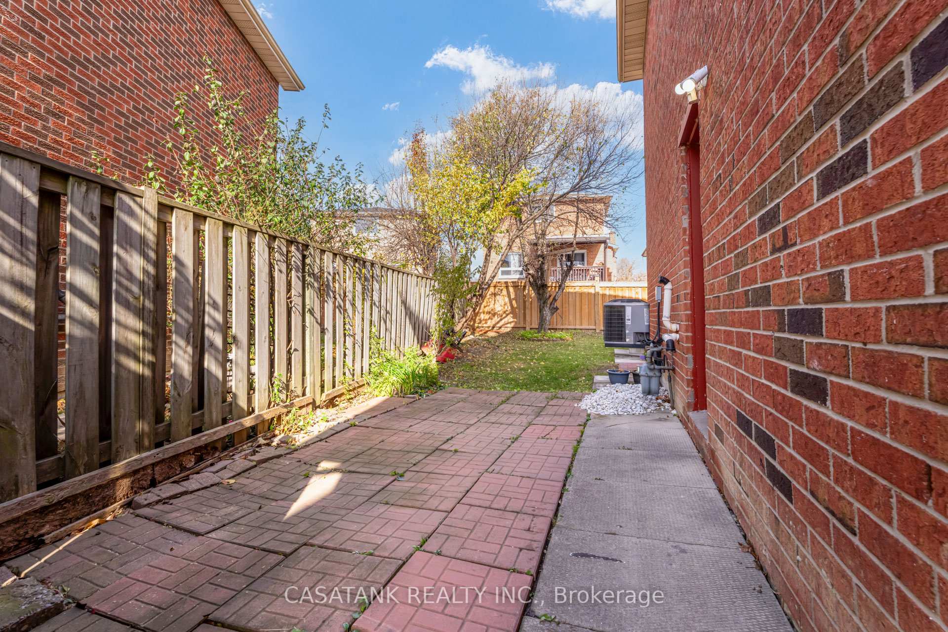 Photo 34 of 34 Willerton Close, Brampton, Brampton North — HOMEH