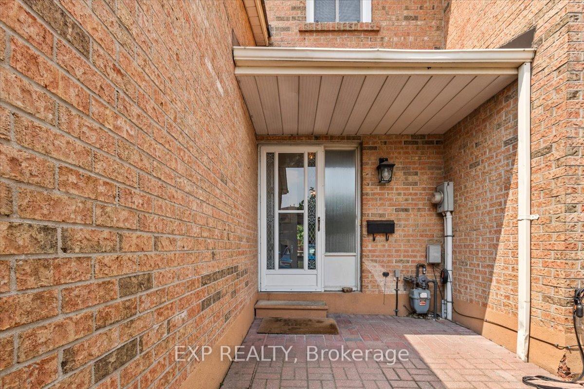 Photo 2 of 72 Agincourt Road, Vaughan, West Woodbridge — HOMEH