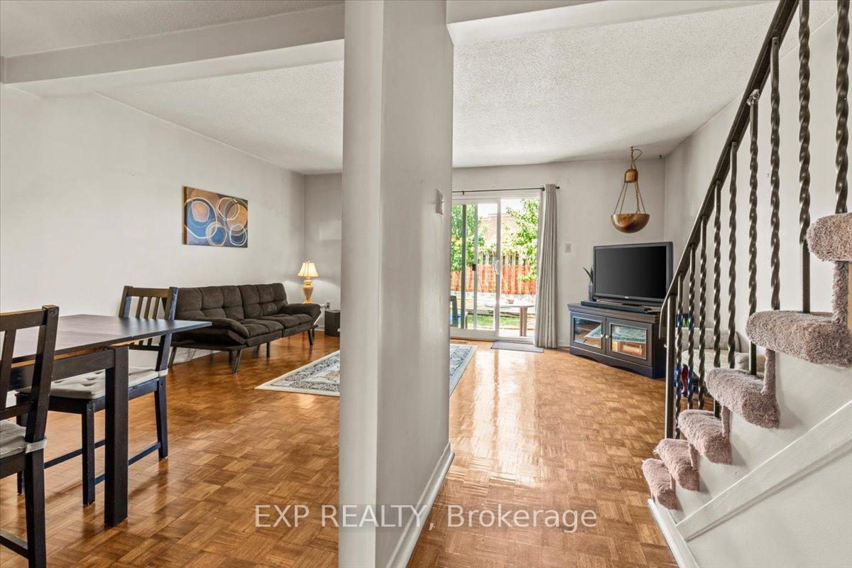 Photo 4 of 72 Agincourt Road, Vaughan, West Woodbridge — HOMEH