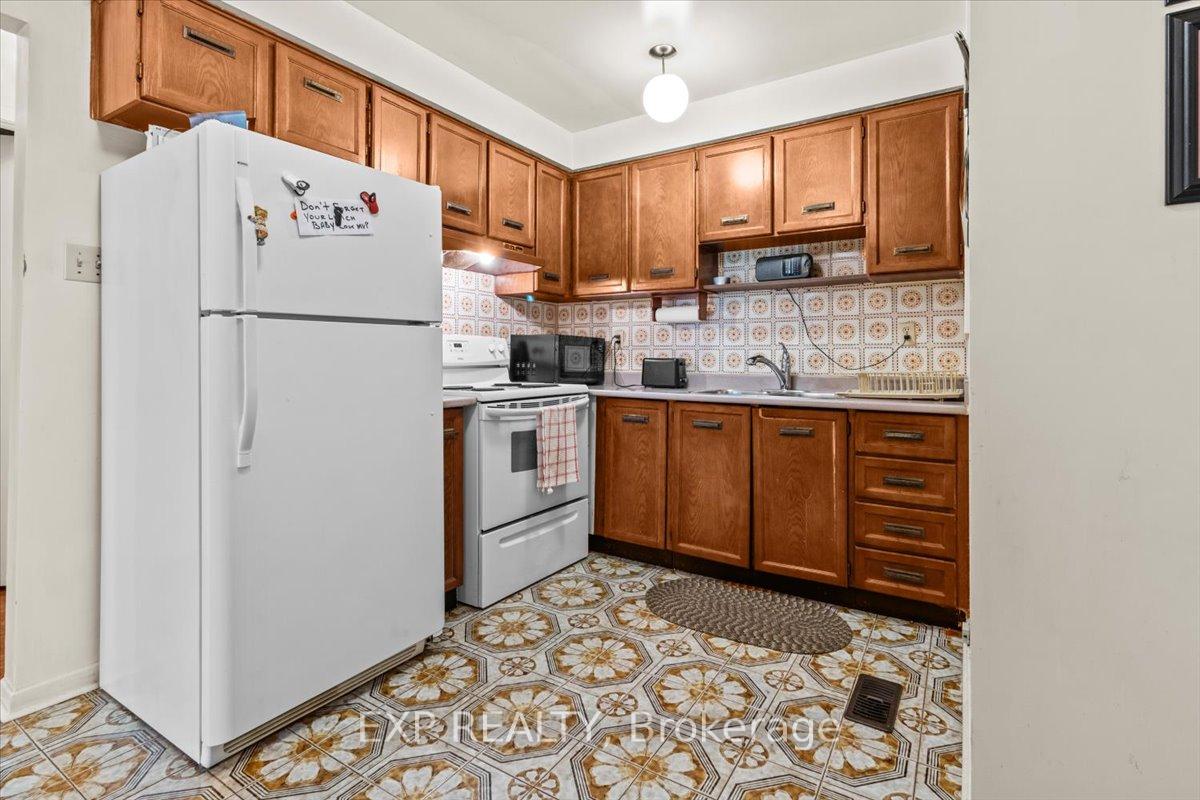 Photo 5 of 72 Agincourt Road, Vaughan, West Woodbridge — HOMEH