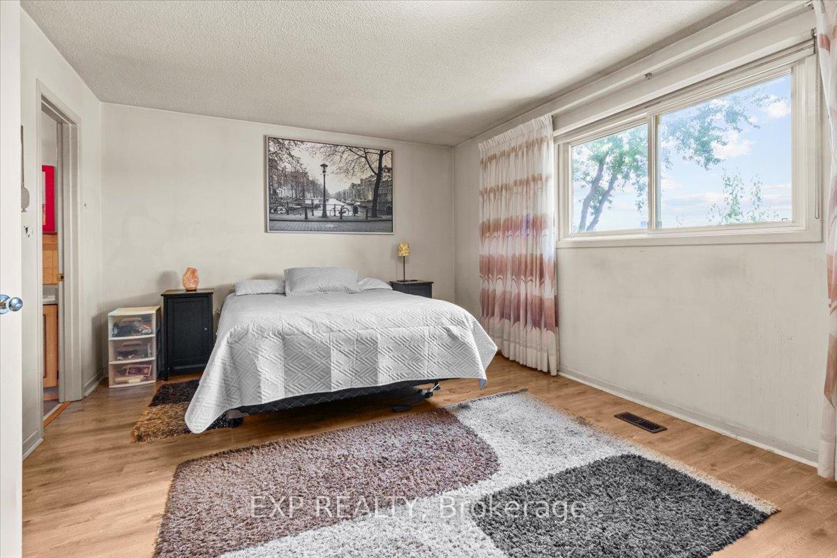 Photo 3 of 72 Agincourt Road, Vaughan, West Woodbridge — HOMEH