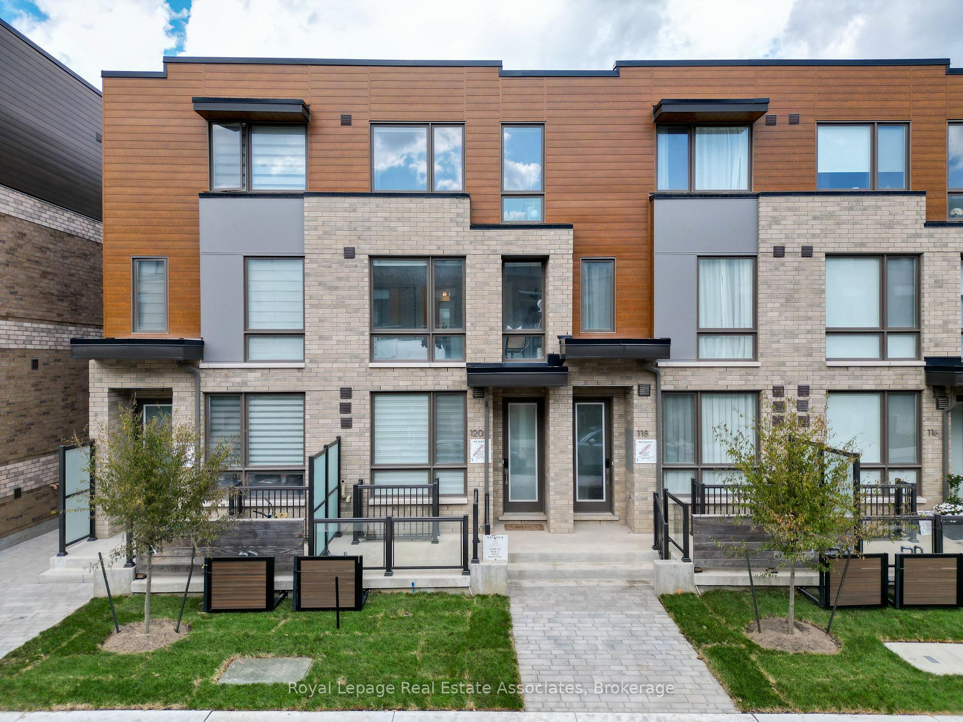 Photo 1 of 120 Green Gardens Boulevard, Toronto, Englemount-Lawrence — HOMEH
