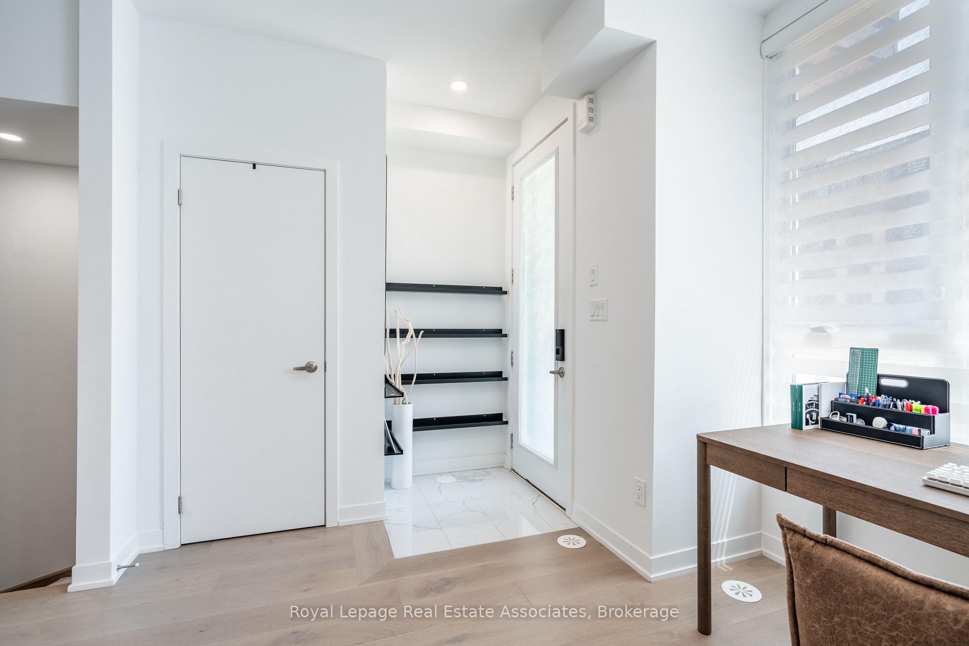 Photo 4 of 120 Green Gardens Boulevard, Toronto, Englemount-Lawrence — HOMEH