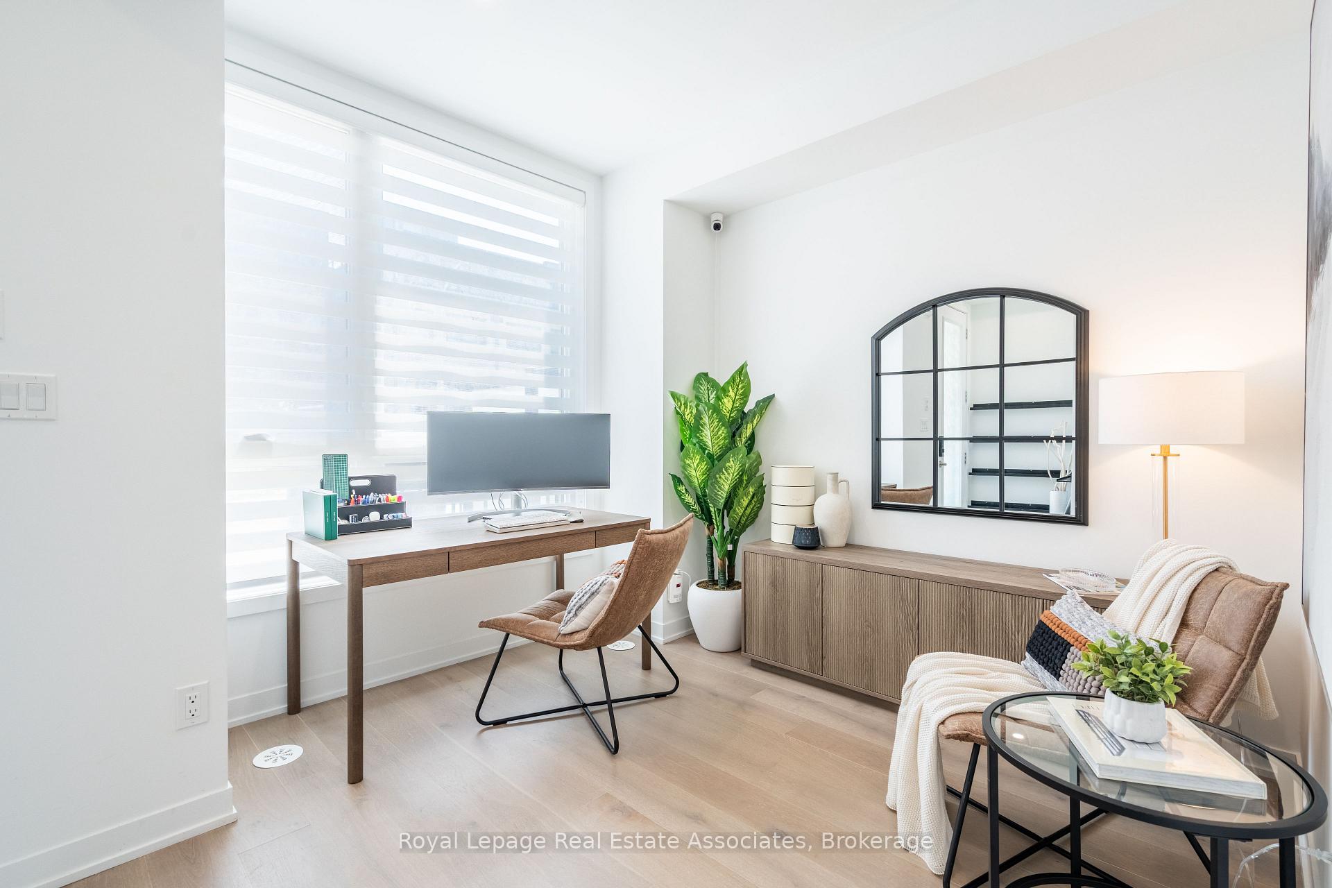 Photo 7 of 120 Green Gardens Boulevard, Toronto, Englemount-Lawrence — HOMEH