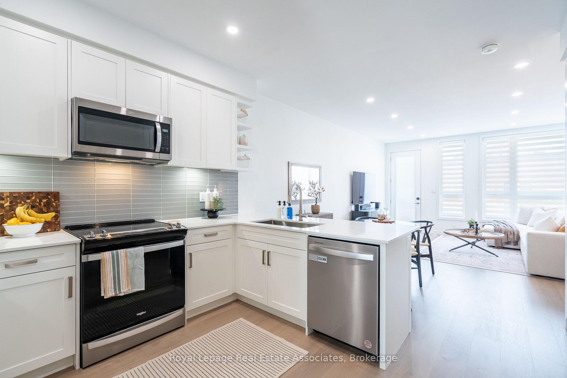 Photo 2 of 120 Green Gardens Boulevard, Toronto, Englemount-Lawrence — HOMEH