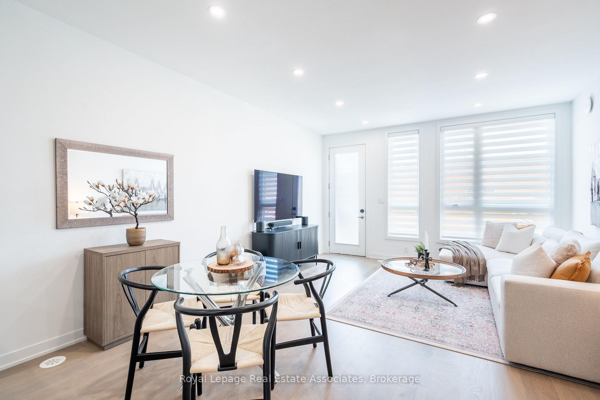 Photo 11 of 120 Green Gardens Boulevard, Toronto, Englemount-Lawrence — HOMEH