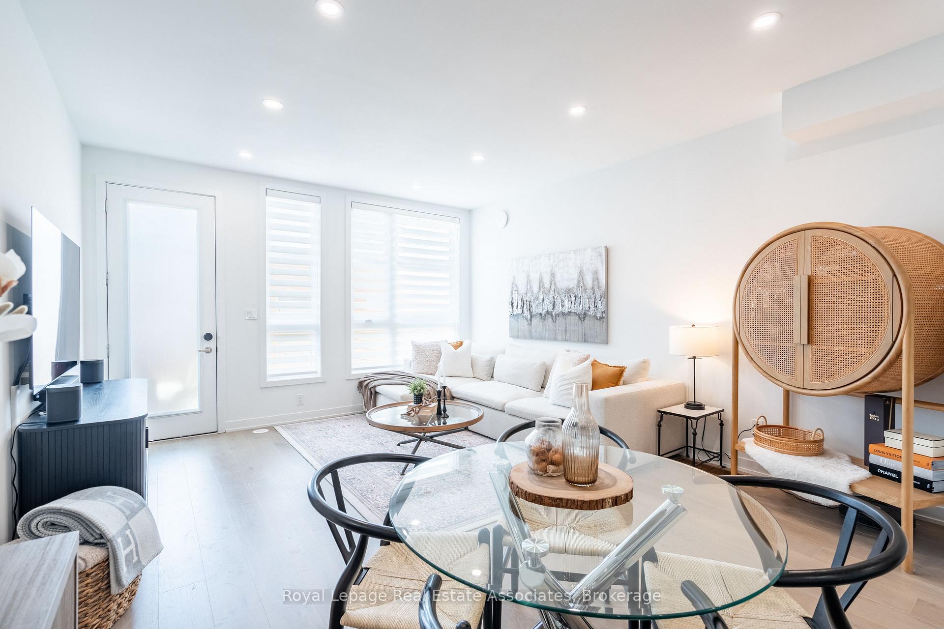 Photo 17 of 120 Green Gardens Boulevard, Toronto, Englemount-Lawrence — HOMEH