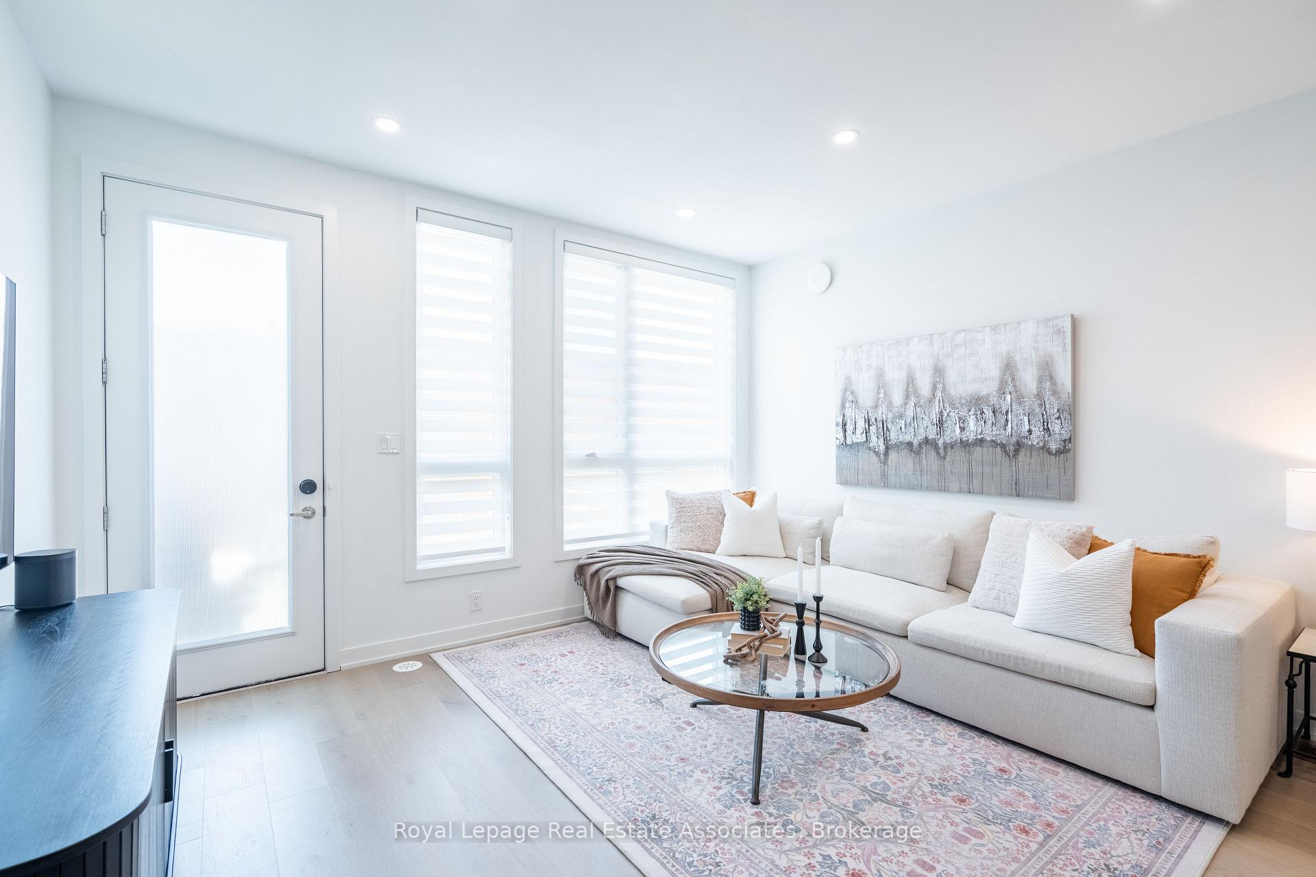 Photo 39 of 120 Green Gardens Boulevard, Toronto, Englemount-Lawrence — HOMEH