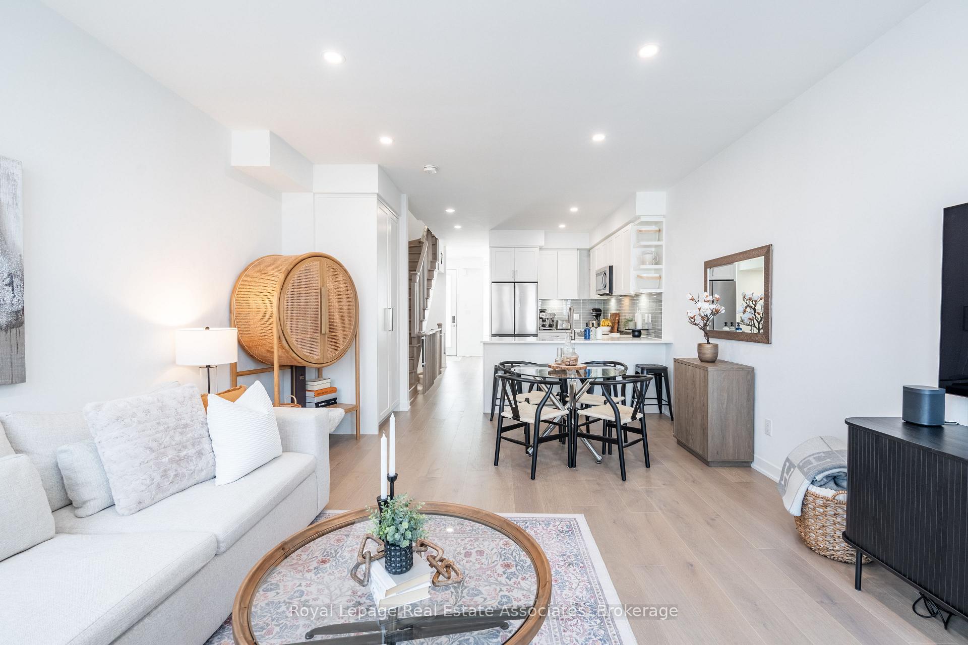 Photo 28 of 120 Green Gardens Boulevard, Toronto, Englemount-Lawrence — HOMEH