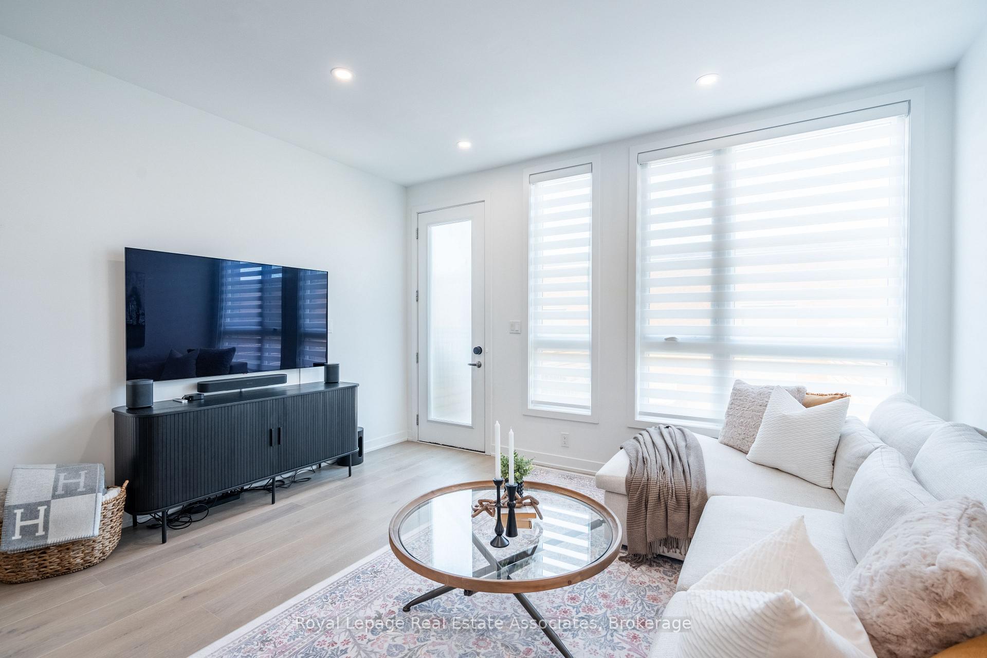 Photo 41 of 120 Green Gardens Boulevard, Toronto, Englemount-Lawrence — HOMEH