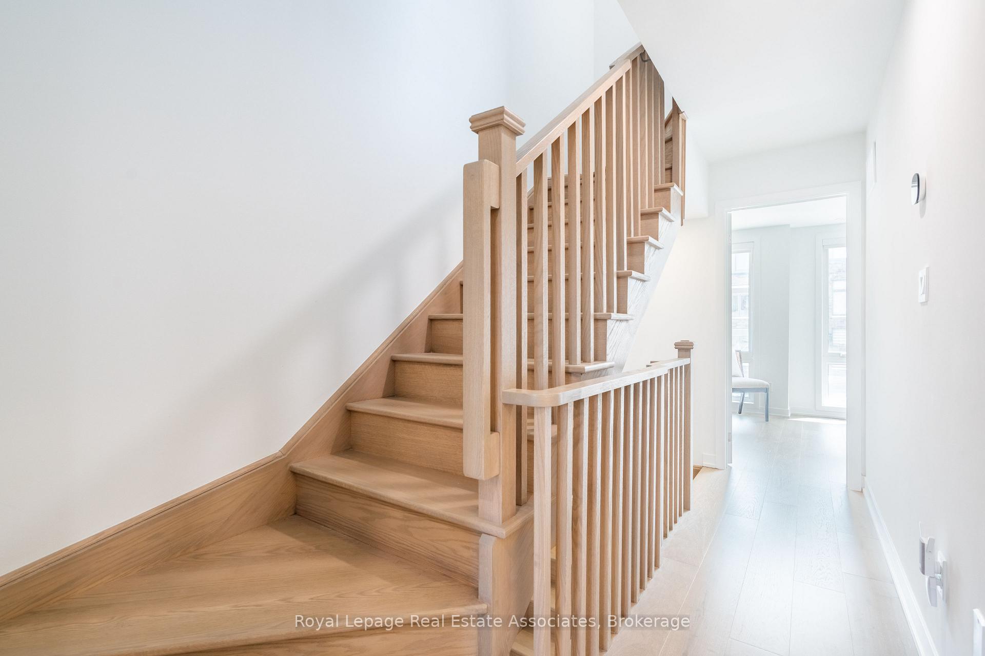 Photo 43 of 120 Green Gardens Boulevard, Toronto, Englemount-Lawrence — HOMEH