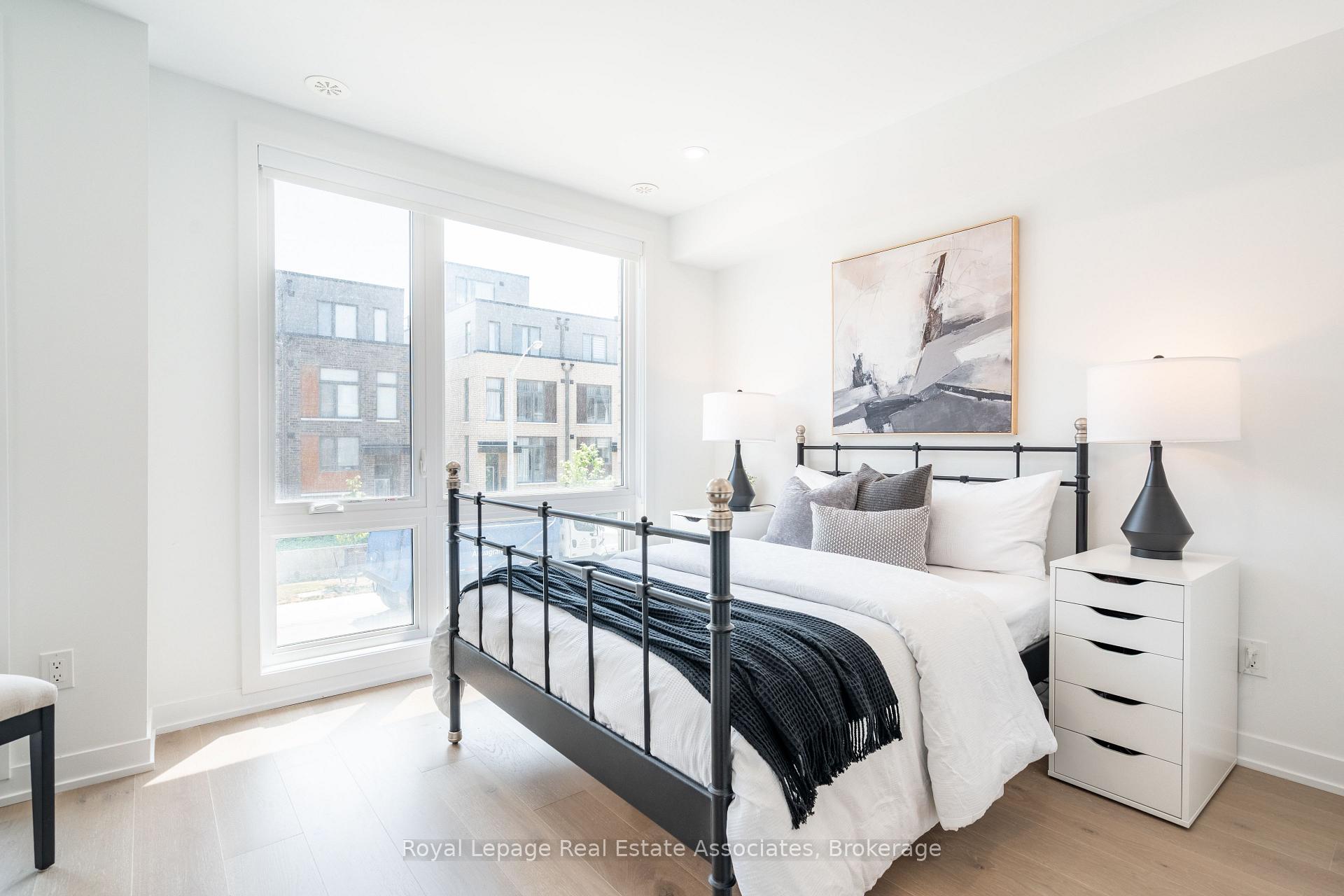 Photo 46 of 120 Green Gardens Boulevard, Toronto, Englemount-Lawrence — HOMEH
