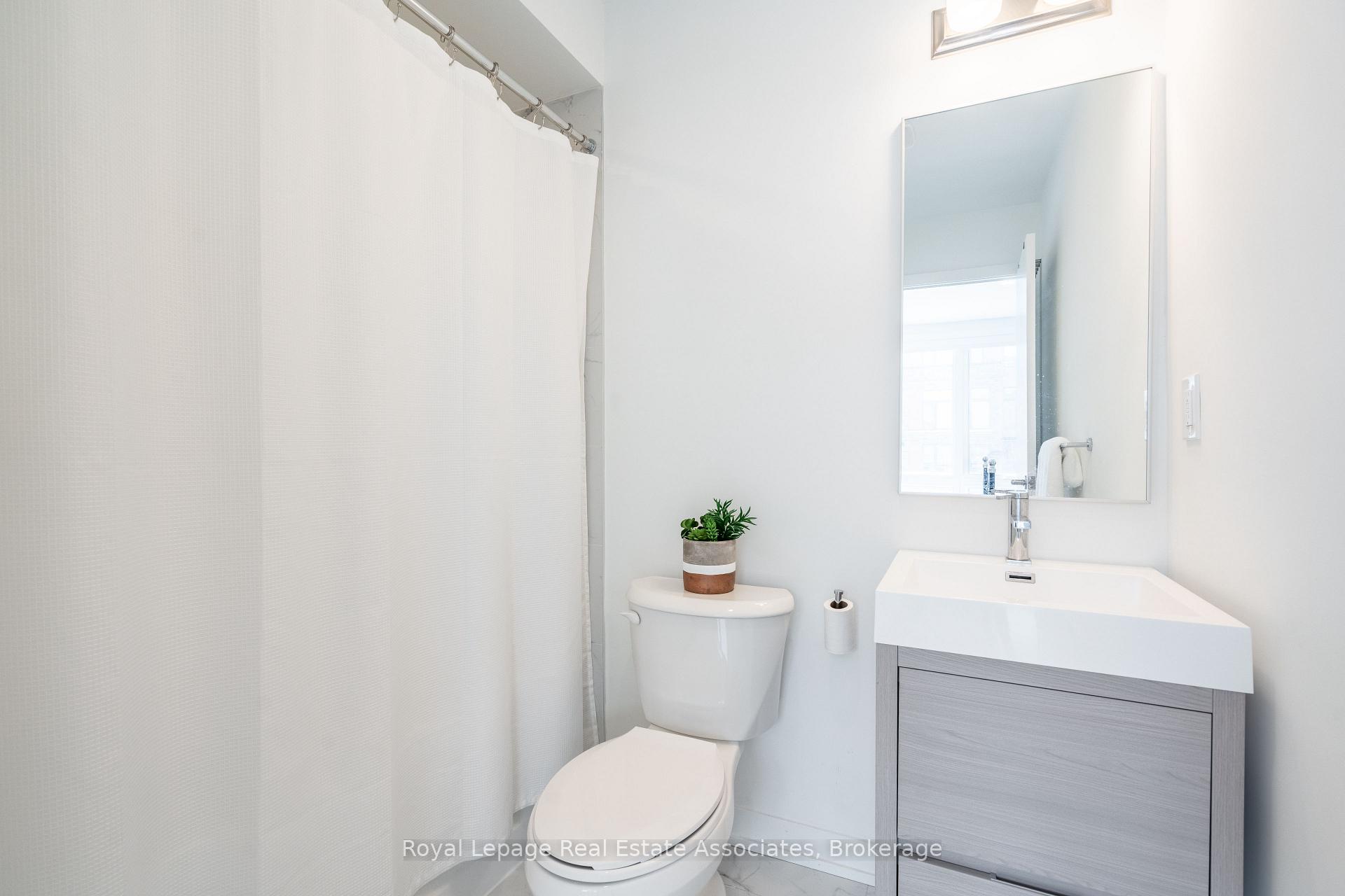 Photo 23 of 120 Green Gardens Boulevard, Toronto, Englemount-Lawrence — HOMEH