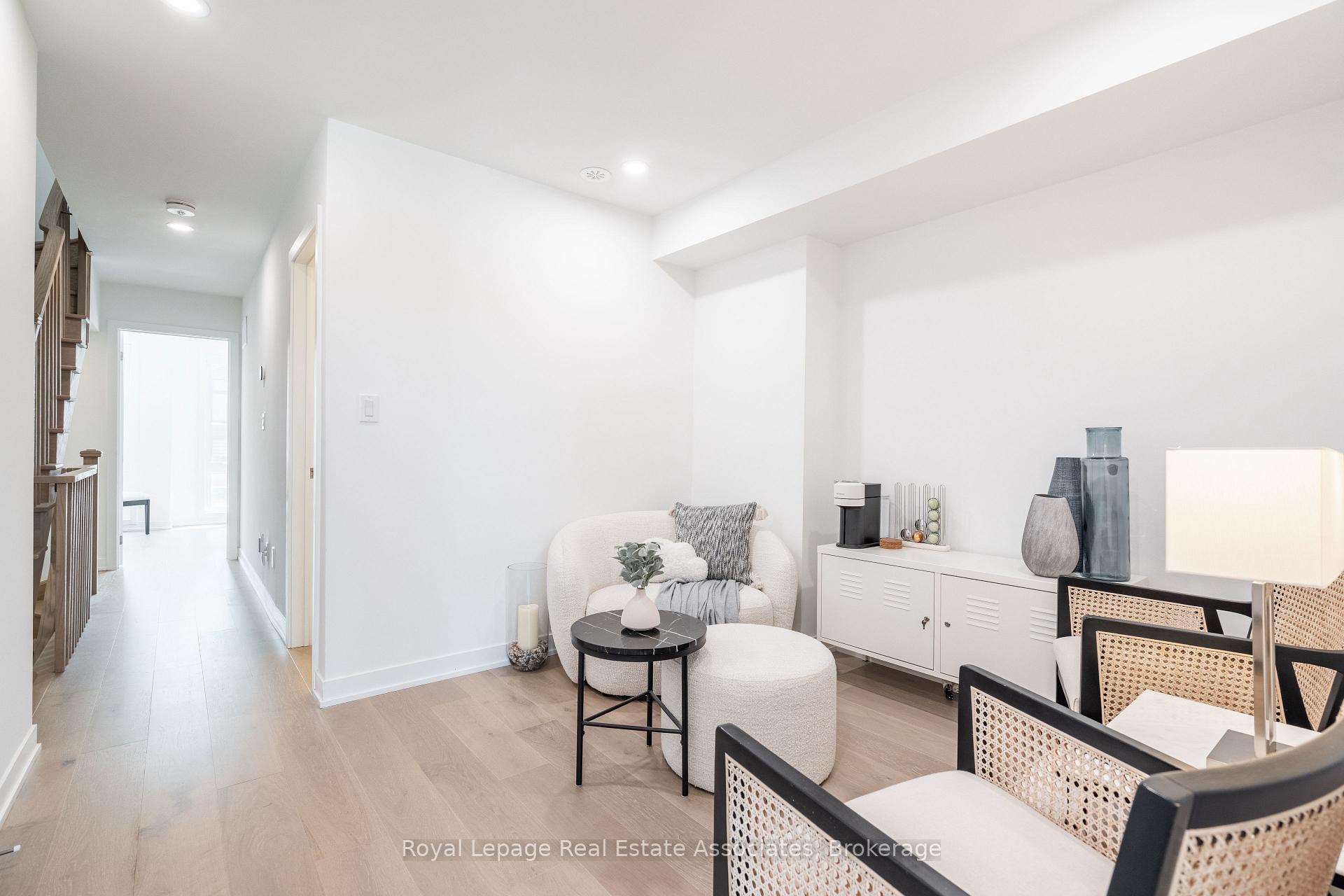 Photo 36 of 120 Green Gardens Boulevard, Toronto, Englemount-Lawrence — HOMEH