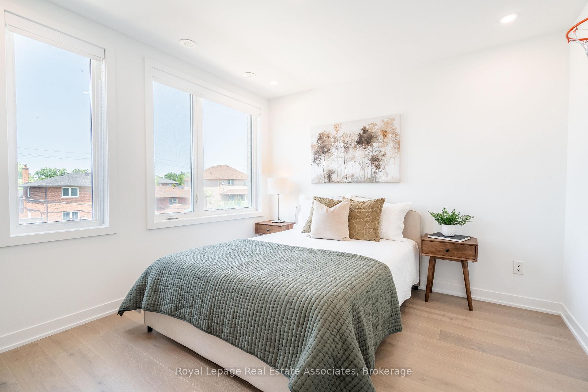 Photo 25 of 120 Green Gardens Boulevard, Toronto, Englemount-Lawrence — HOMEH