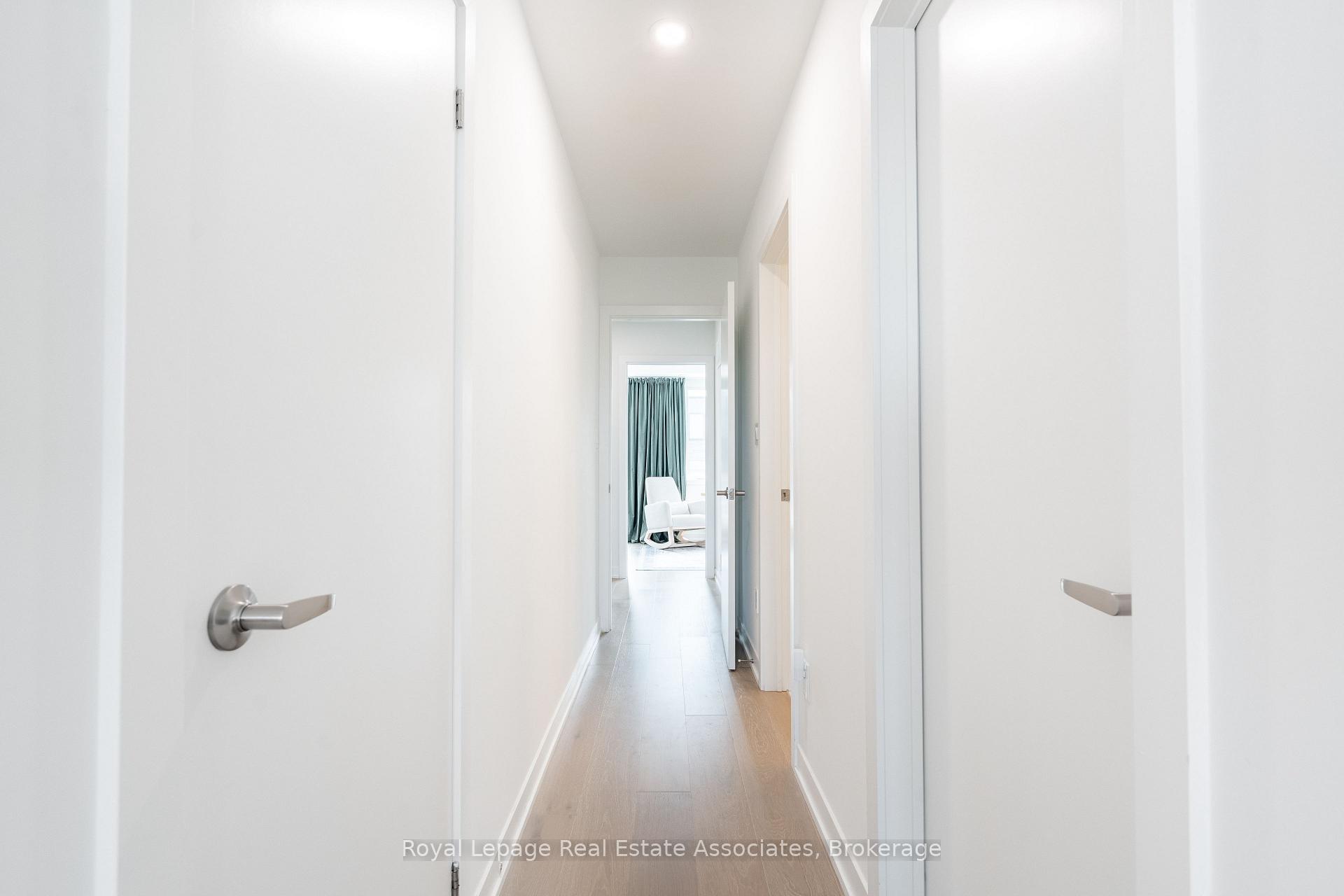 Photo 15 of 120 Green Gardens Boulevard, Toronto, Englemount-Lawrence — HOMEH