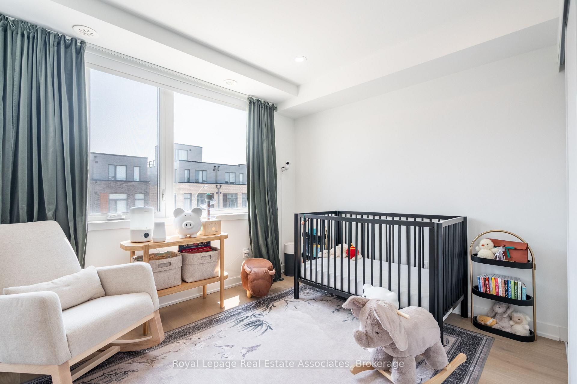 Photo 31 of 120 Green Gardens Boulevard, Toronto, Englemount-Lawrence — HOMEH