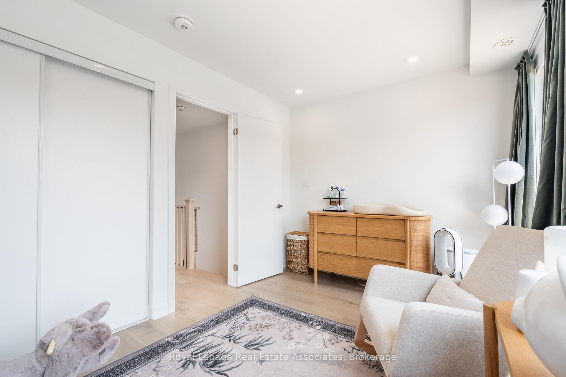 Photo 19 of 120 Green Gardens Boulevard, Toronto, Englemount-Lawrence — HOMEH