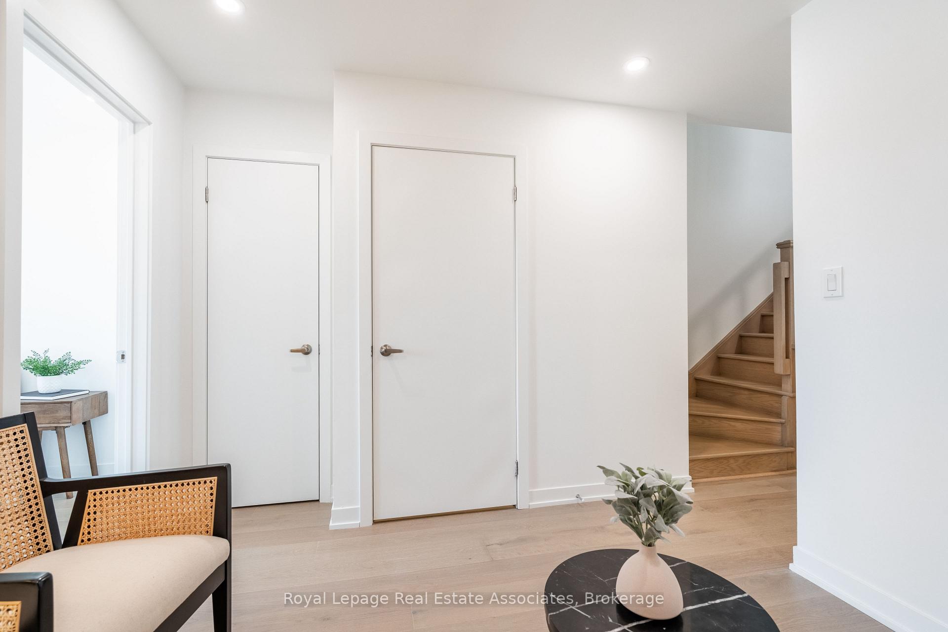 Photo 14 of 120 Green Gardens Boulevard, Toronto, Englemount-Lawrence — HOMEH