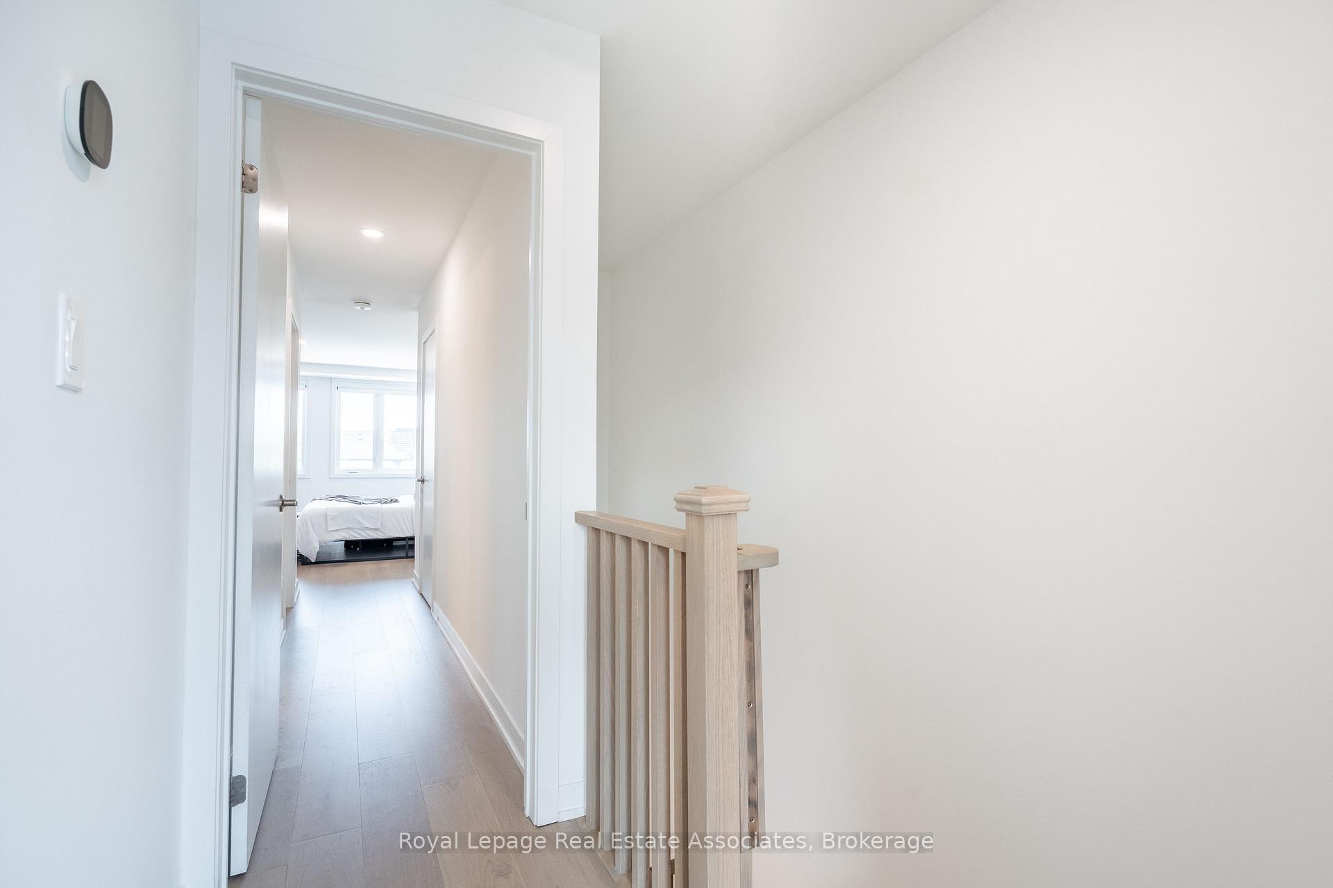 Photo 37 of 120 Green Gardens Boulevard, Toronto, Englemount-Lawrence — HOMEH