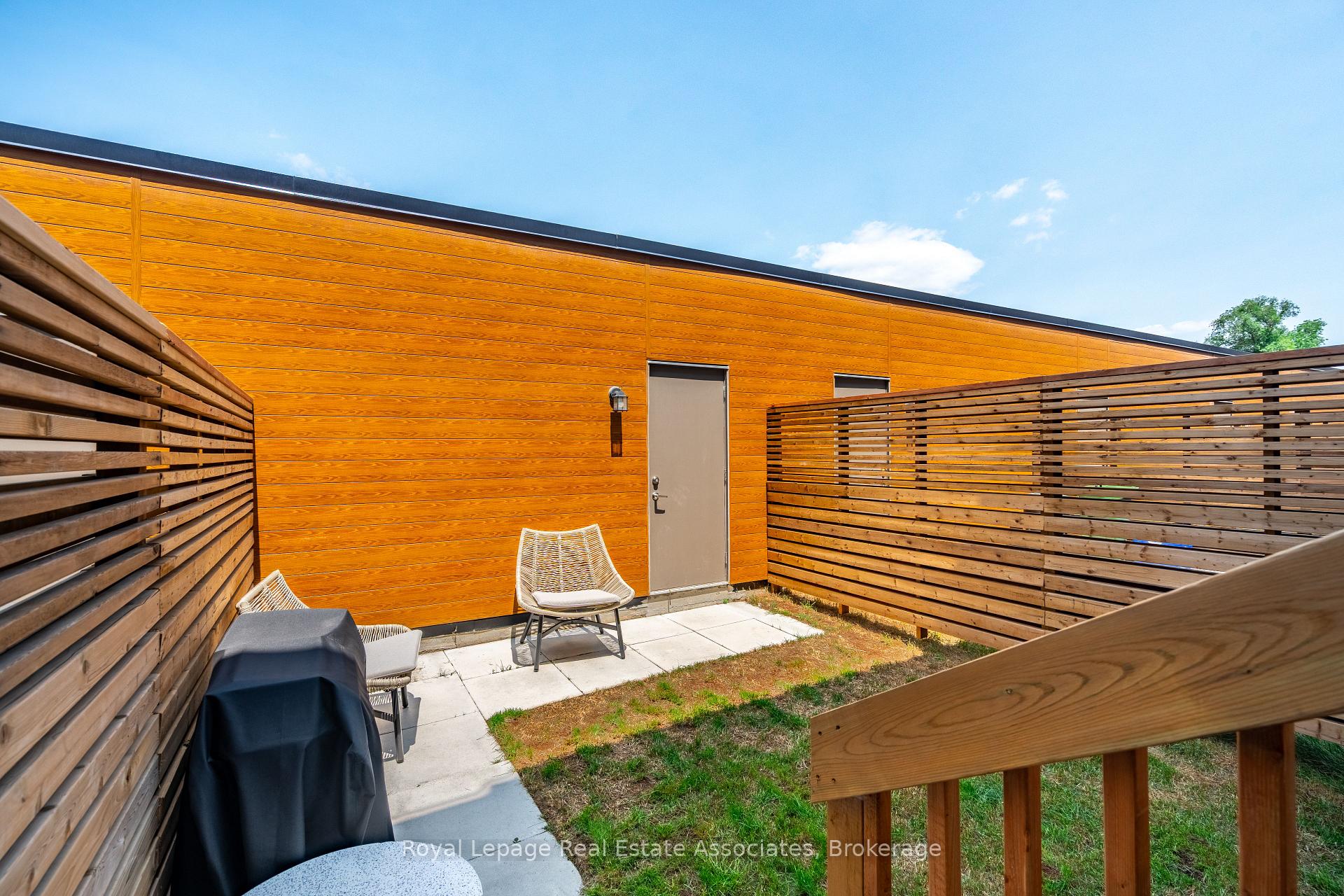 Photo 24 of 120 Green Gardens Boulevard, Toronto, Englemount-Lawrence — HOMEH