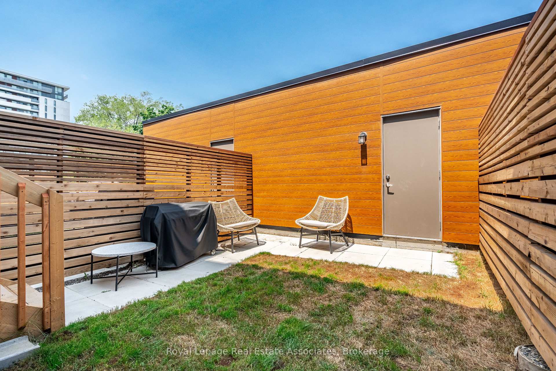 Photo 13 of 120 Green Gardens Boulevard, Toronto, Englemount-Lawrence — HOMEH