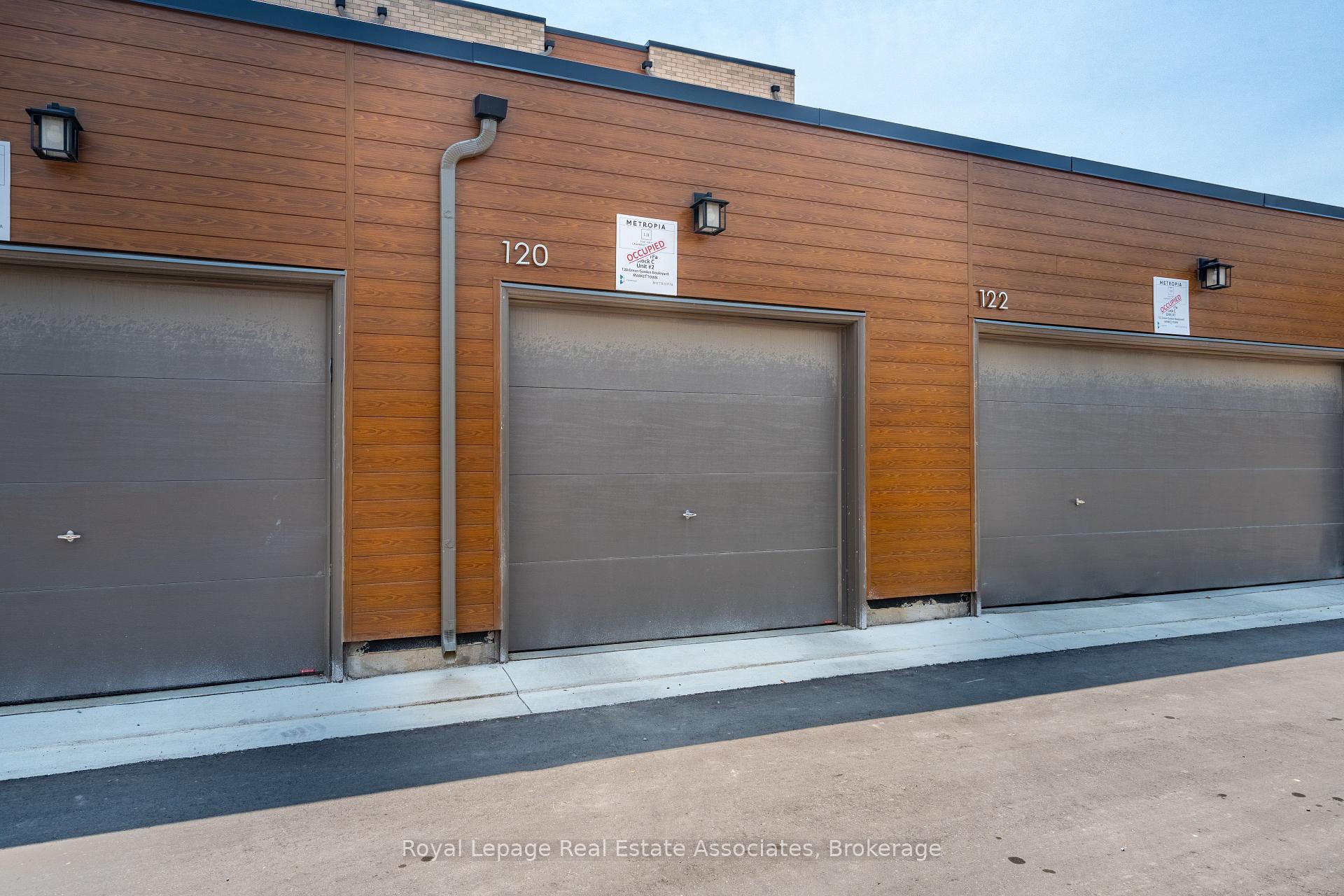 Photo 29 of 120 Green Gardens Boulevard, Toronto, Englemount-Lawrence — HOMEH