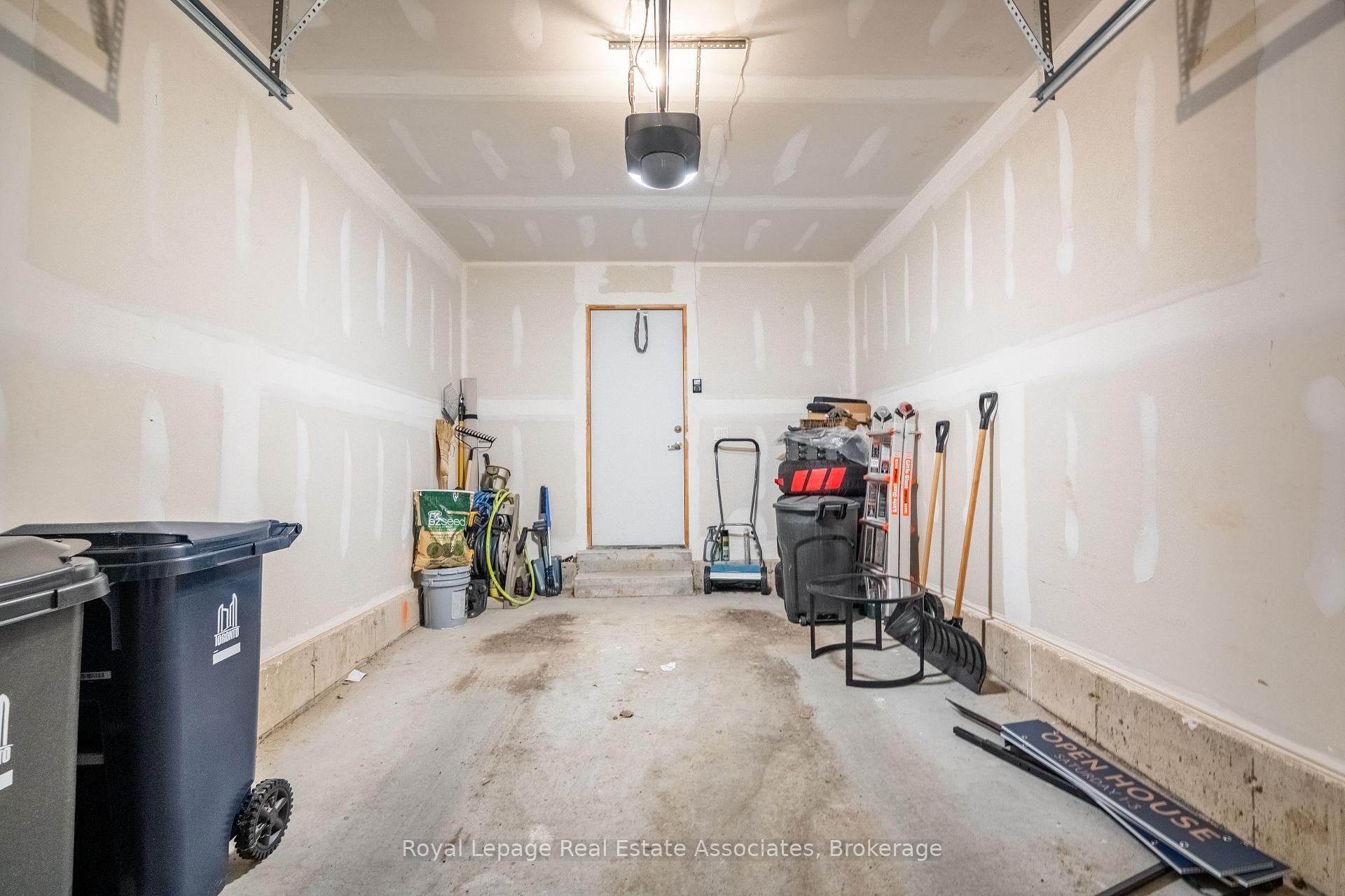 Photo 42 of 120 Green Gardens Boulevard, Toronto, Englemount-Lawrence — HOMEH