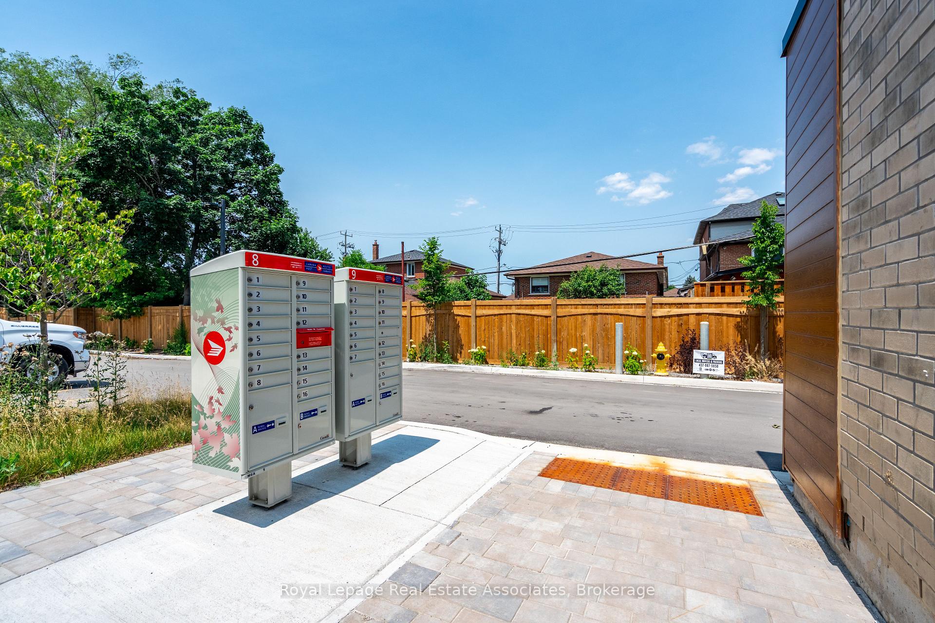 Photo 44 of 120 Green Gardens Boulevard, Toronto, Englemount-Lawrence — HOMEH