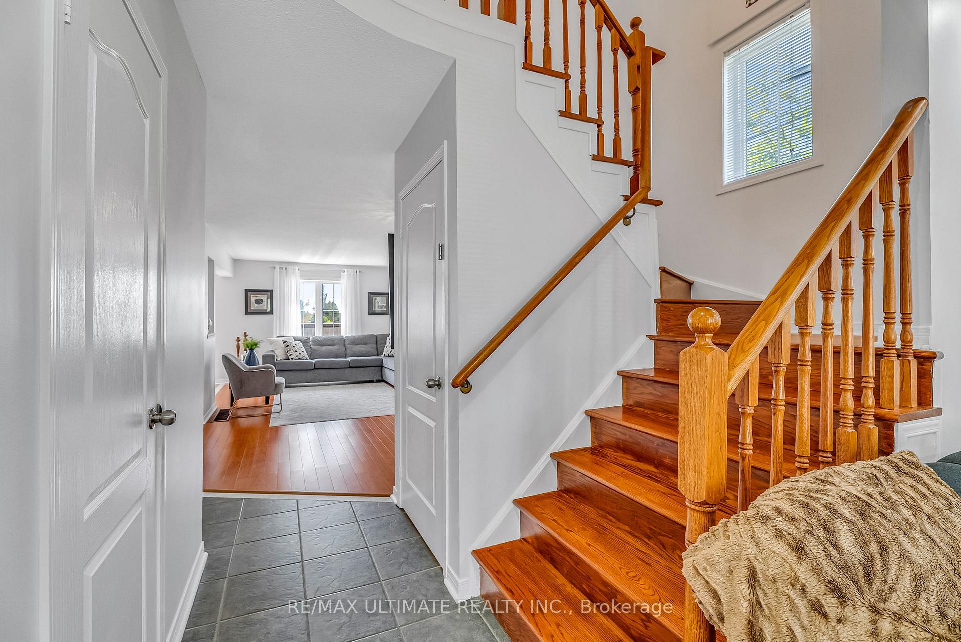 Photo 3 of 64 Tideland Drive, Brampton, Fletcher's Creek South — HOMEH