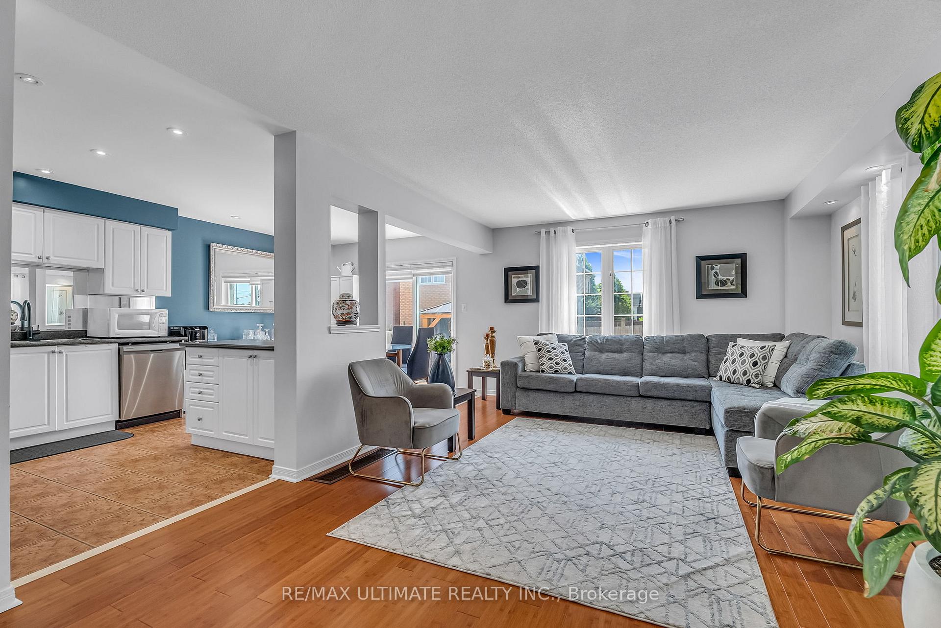 Photo 5 of 64 Tideland Drive, Brampton, Fletcher's Creek South — HOMEH