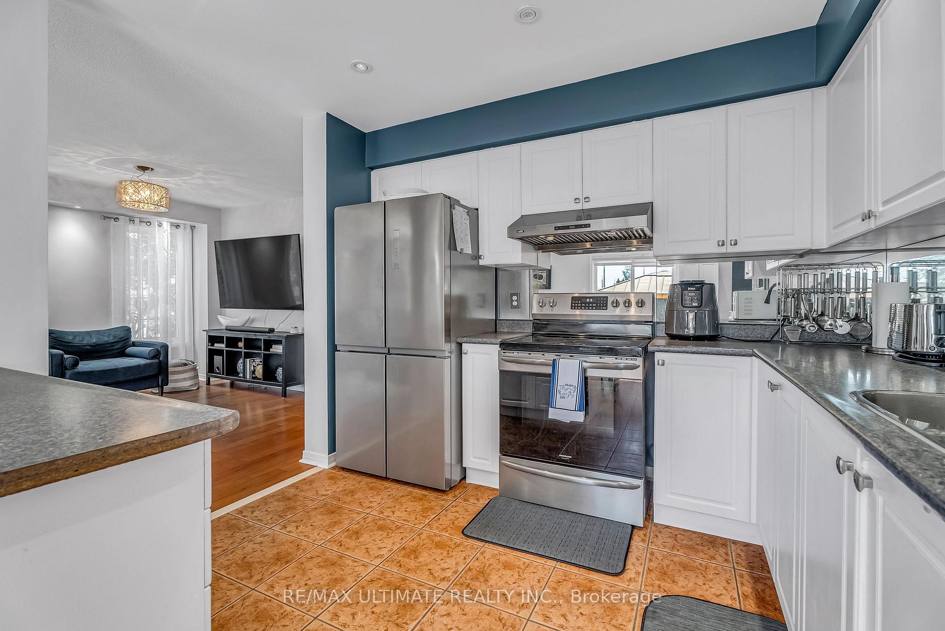 Photo 11 of 64 Tideland Drive, Brampton, Fletcher's Creek South — HOMEH