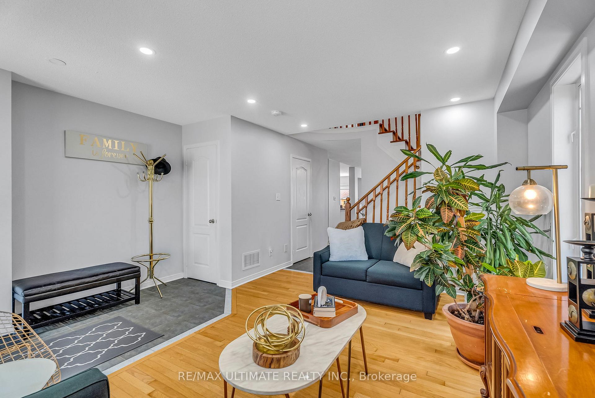Photo 10 of 64 Tideland Drive, Brampton, Fletcher's Creek South — HOMEH