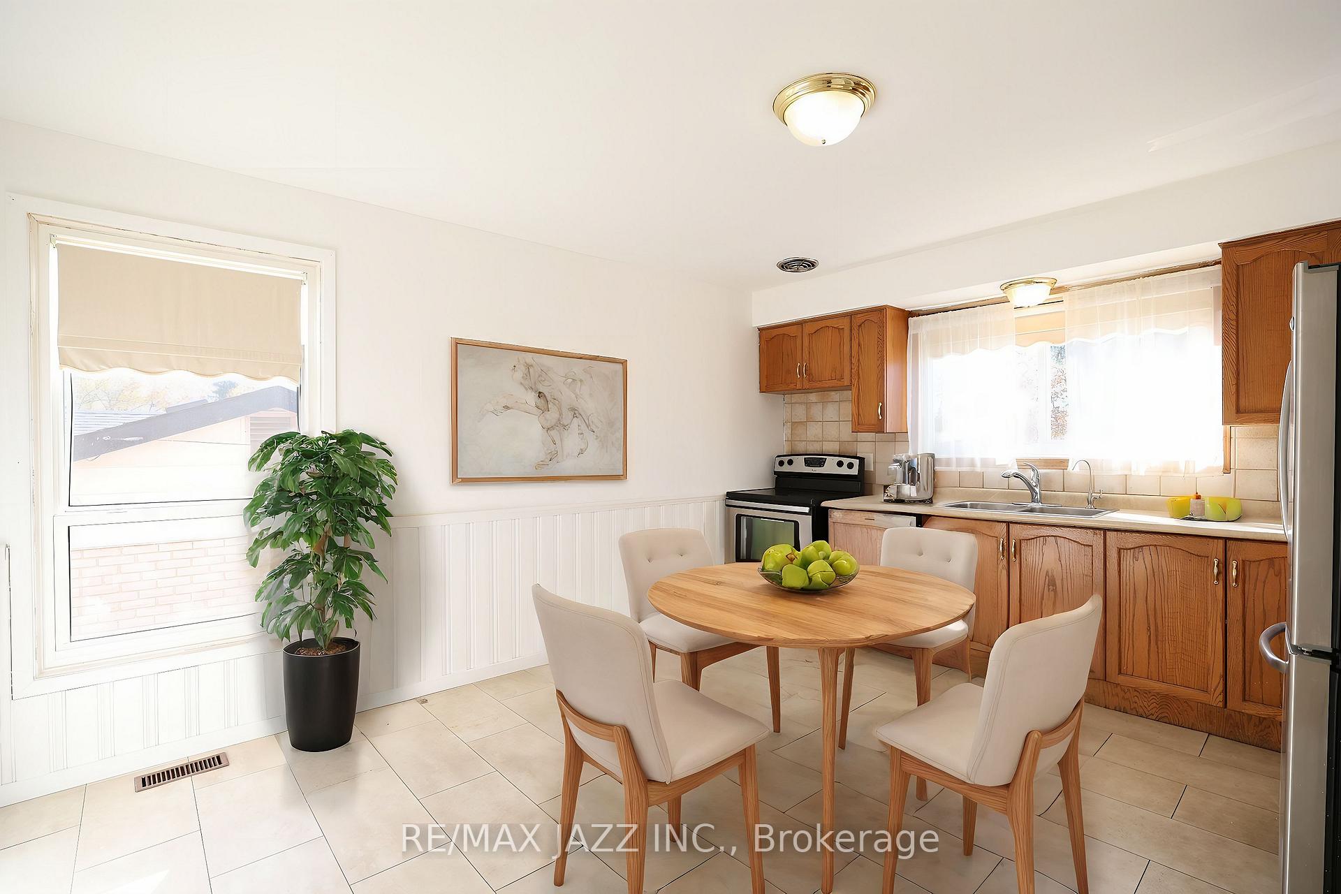 Photo 5 of 135 Springdale Crescent, Oshawa, Donevan — HOMEH