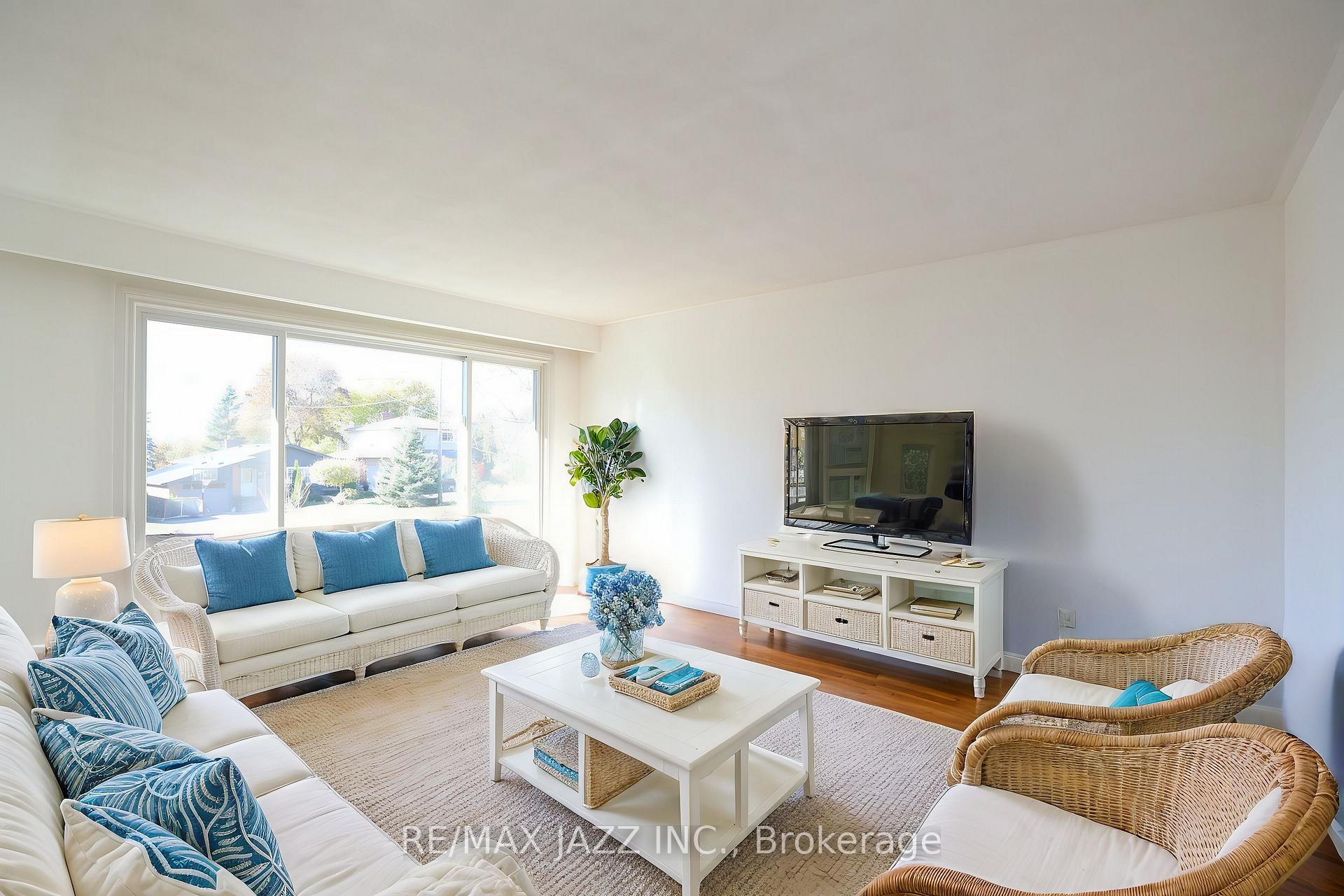 Photo 4 of 135 Springdale Crescent, Oshawa, Donevan — HOMEH