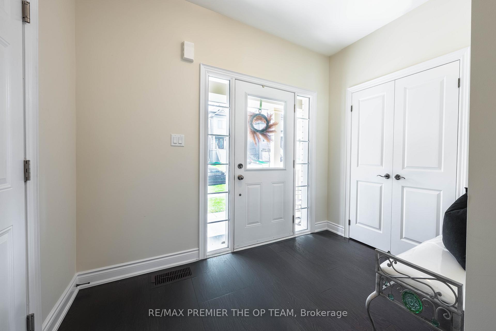 Photo 2 of 53 Janes Crescent, New Tecumseth, Alliston — HOMEH