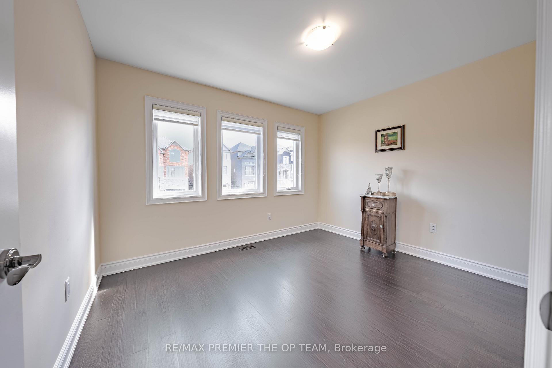 Photo 23 of 53 Janes Crescent, New Tecumseth, Alliston — HOMEH