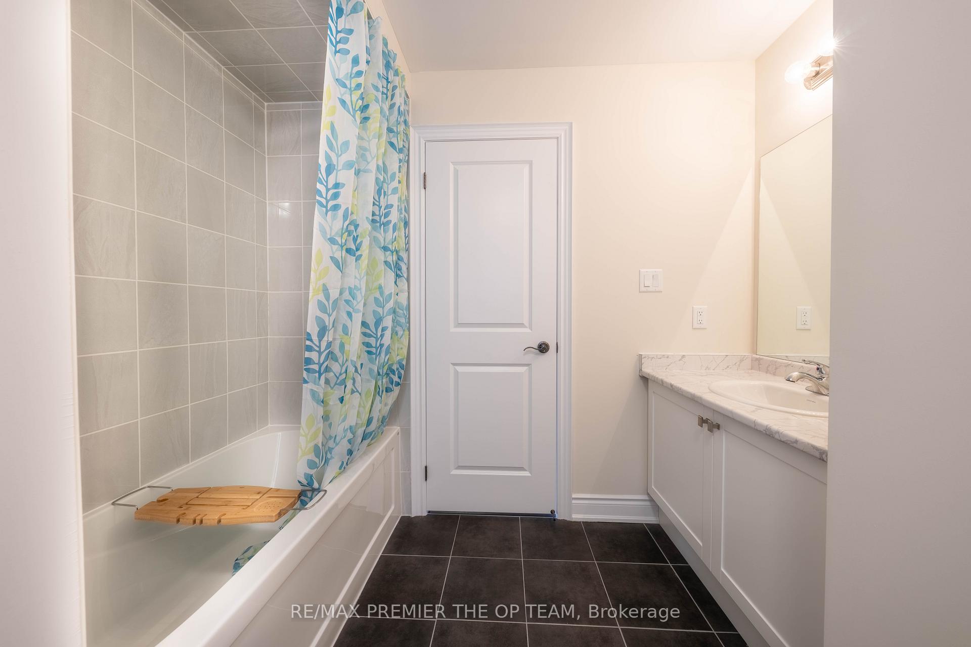 Photo 18 of 53 Janes Crescent, New Tecumseth, Alliston — HOMEH