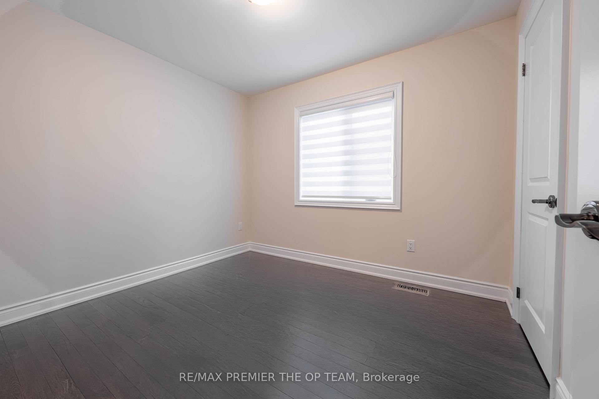 Photo 10 of 53 Janes Crescent, New Tecumseth, Alliston — HOMEH