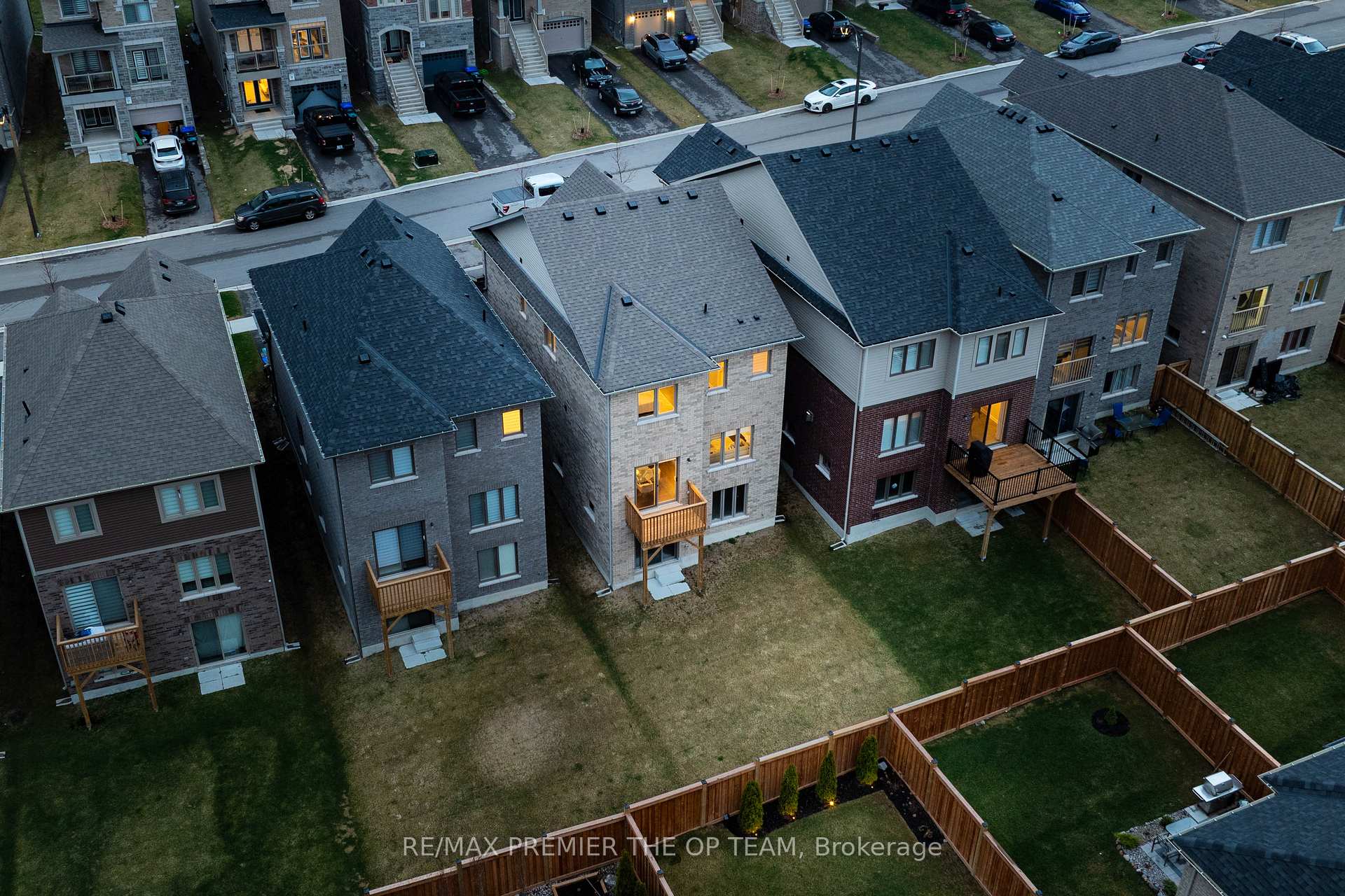 Photo 25 of 53 Janes Crescent, New Tecumseth, Alliston — HOMEH