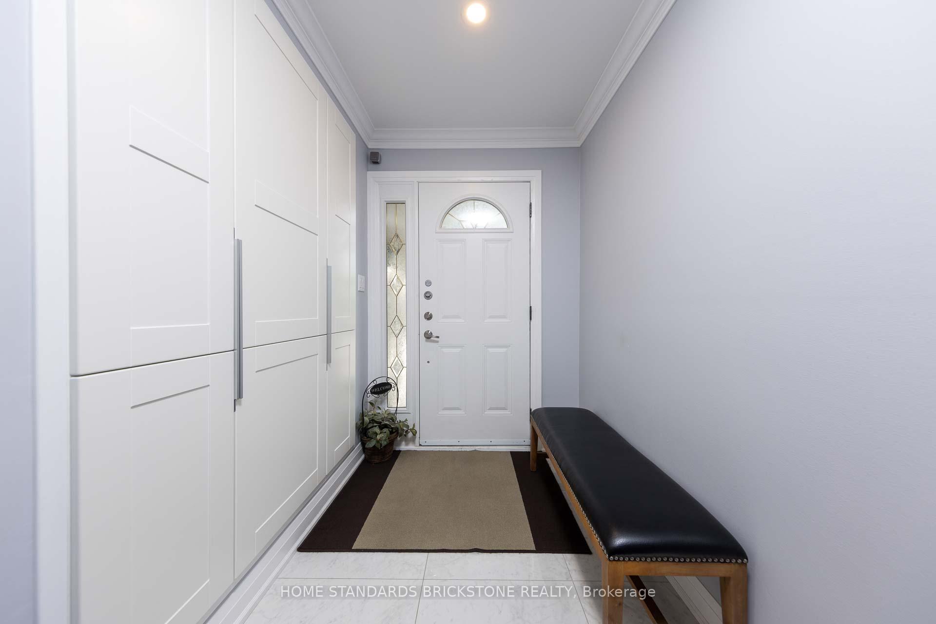 Photo 3 of 254 Mullen Drive, Vaughan, Brownridge — HOMEH
