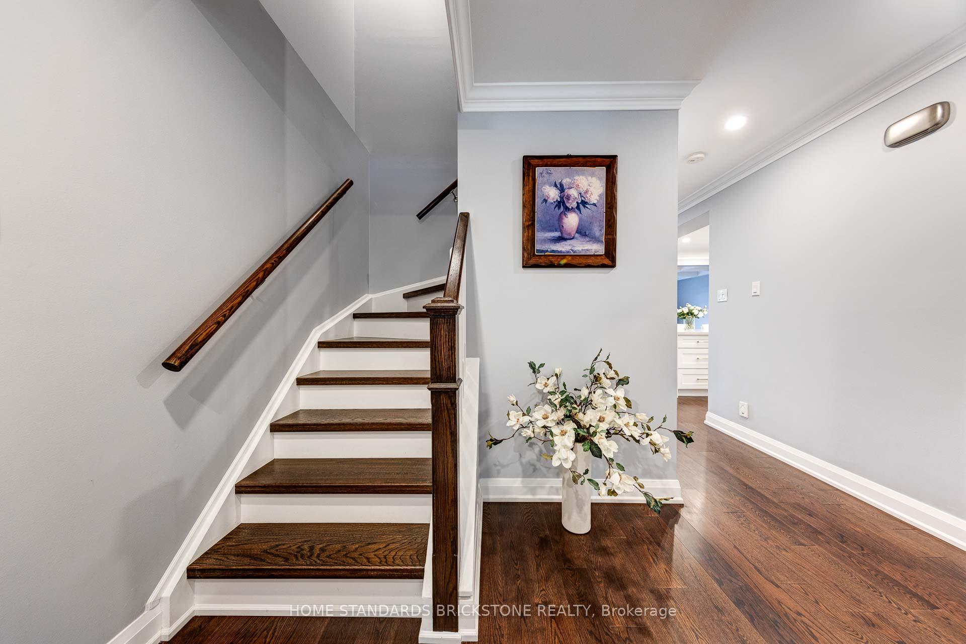 Photo 4 of 254 Mullen Drive, Vaughan, Brownridge — HOMEH