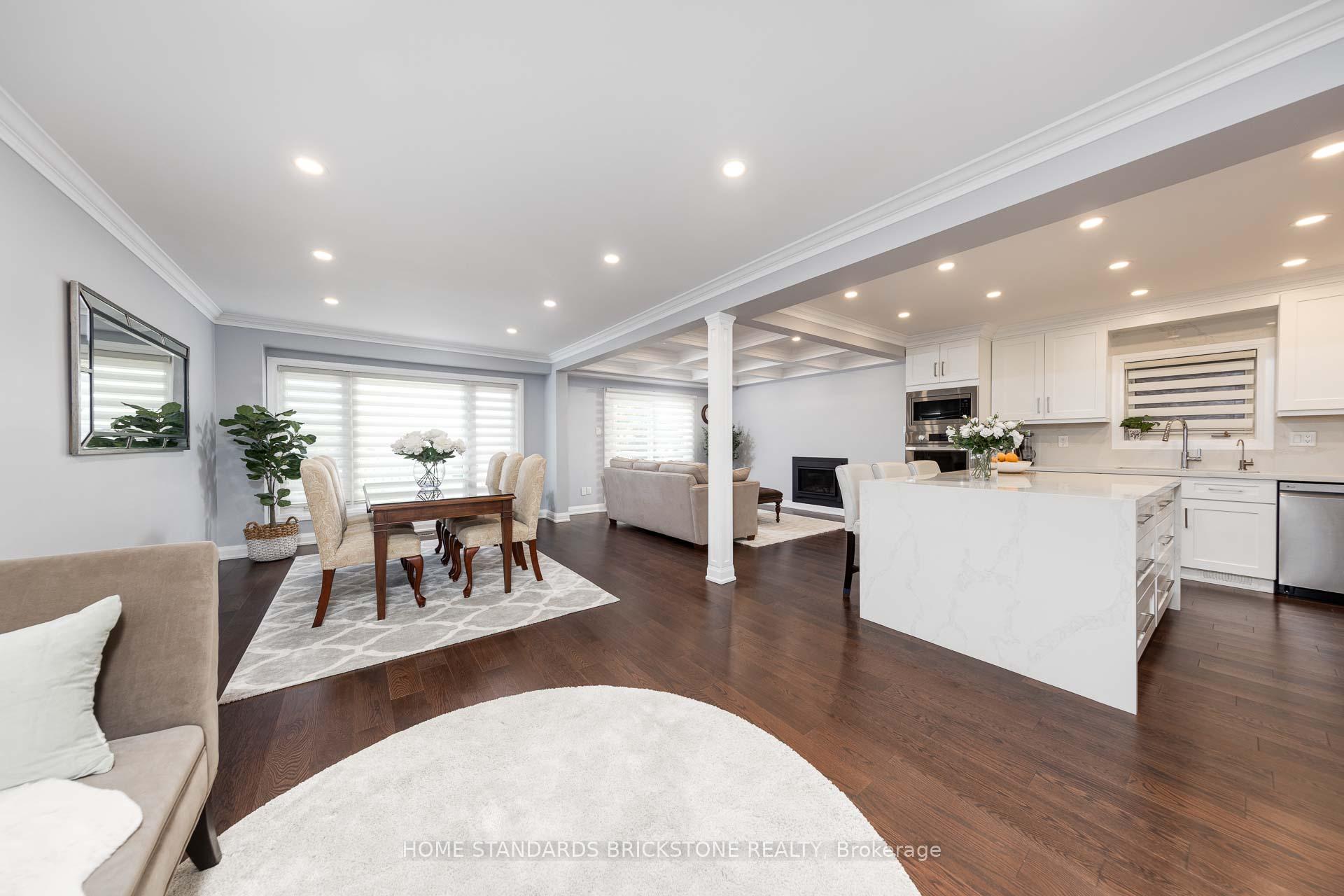 Photo 2 of 254 Mullen Drive, Vaughan, Brownridge — HOMEH